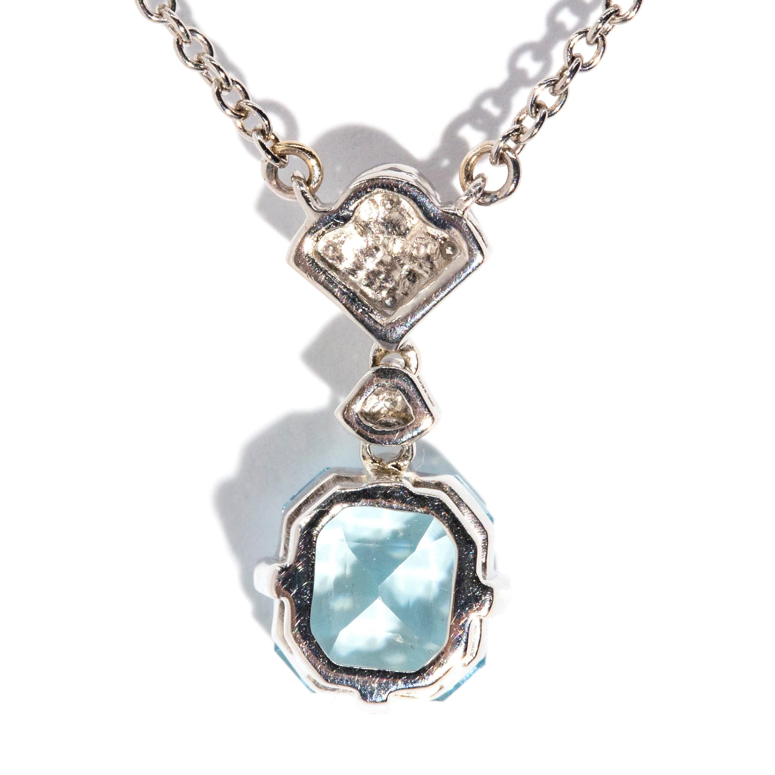Contemporary 2.32 Carat Bright Light Blue Aquamarine & Diamond Platinum Necklace For Sale 1