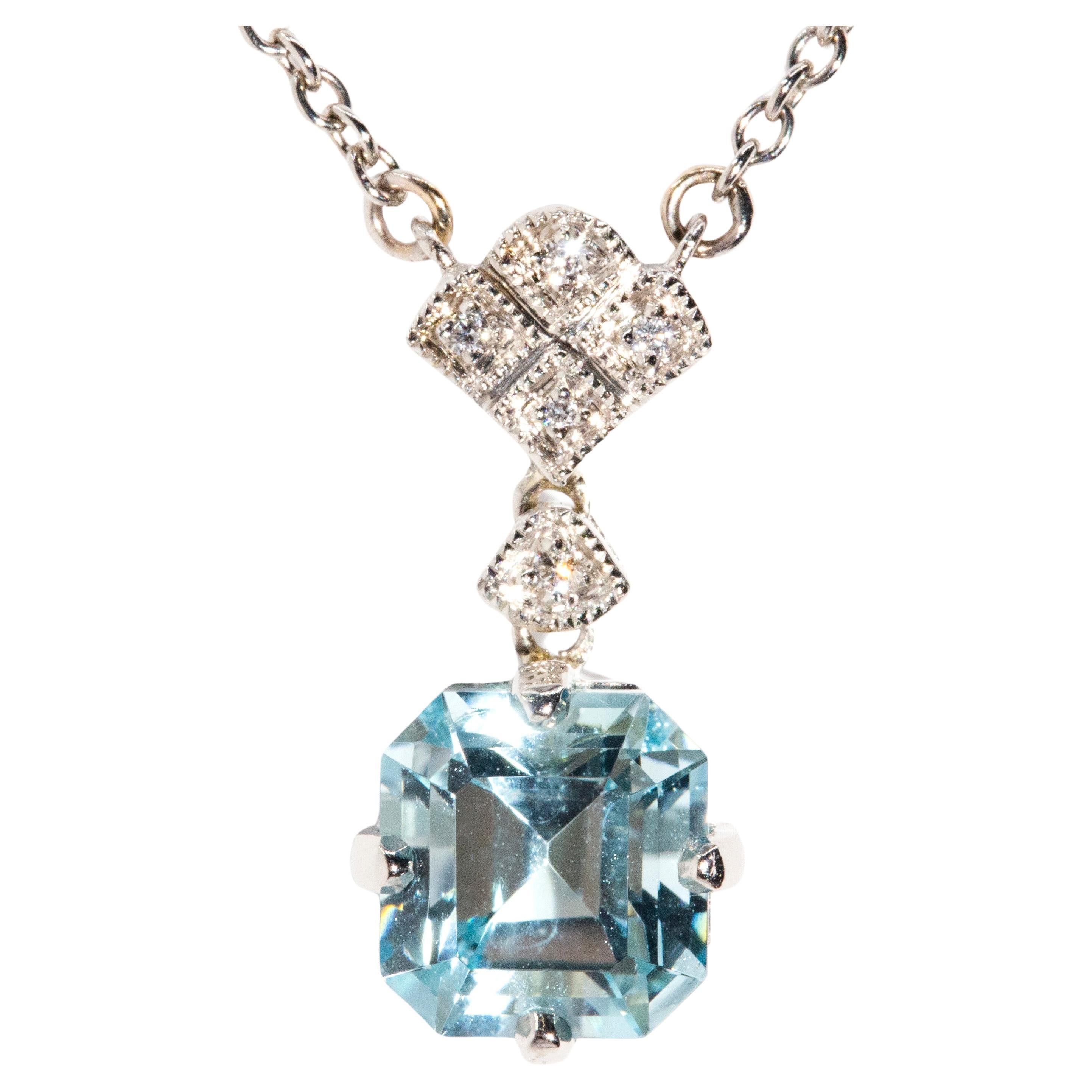 Contemporary 2.32 Carat Bright Light Blue Aquamarine & Diamond Platinum Necklace For Sale
