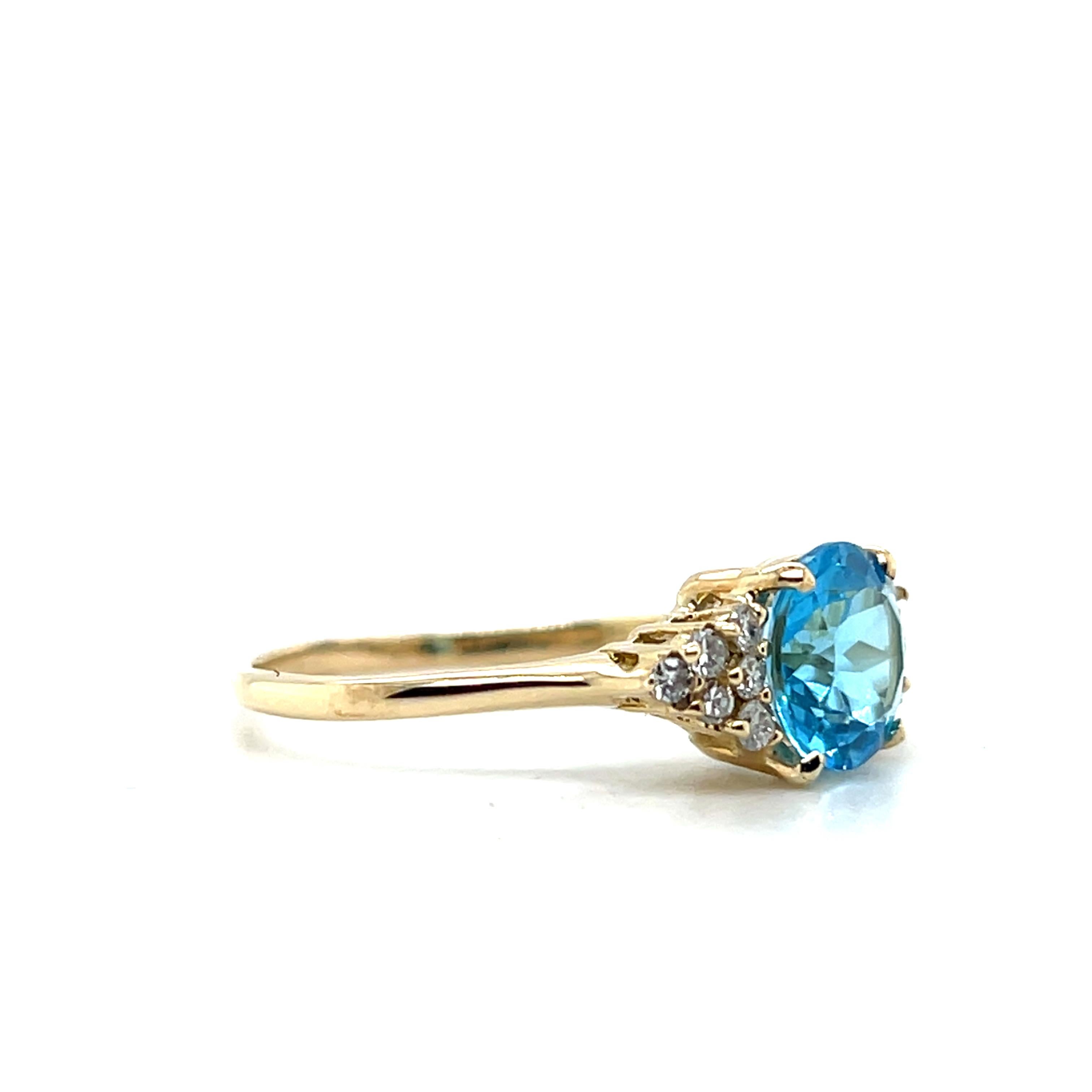 Bague contemporaine en or jaune 14k avec topaze bleue de 2,39 carats et diamant en vente 1