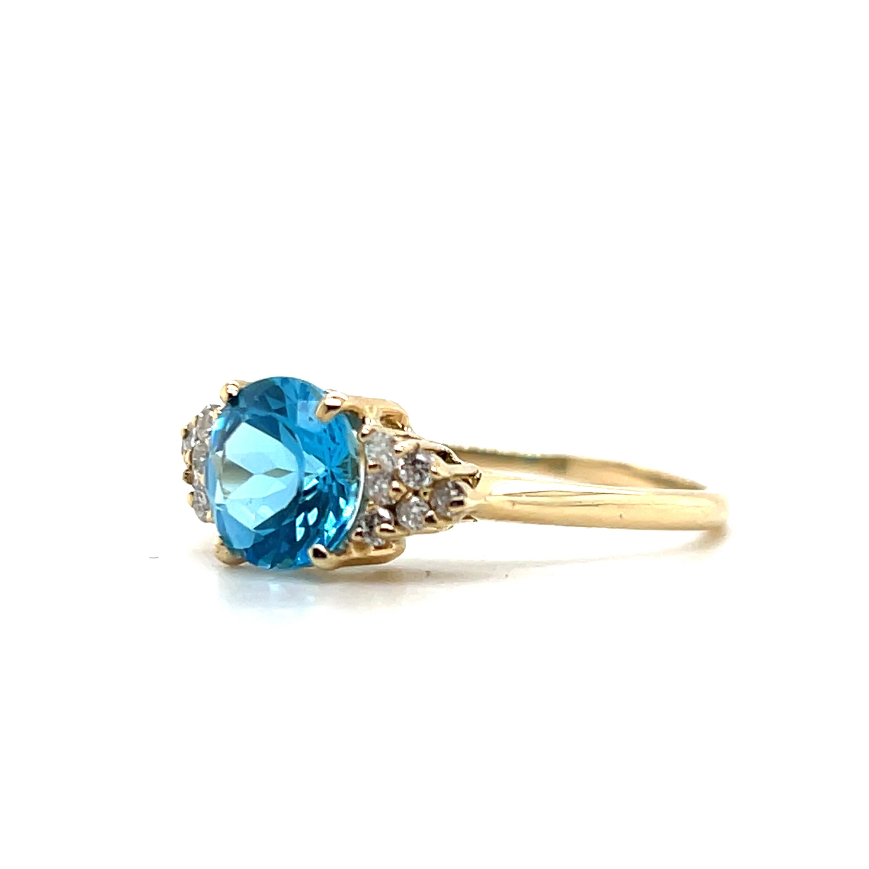 Bague contemporaine en or jaune 14k avec topaze bleue de 2,39 carats et diamant en vente 2