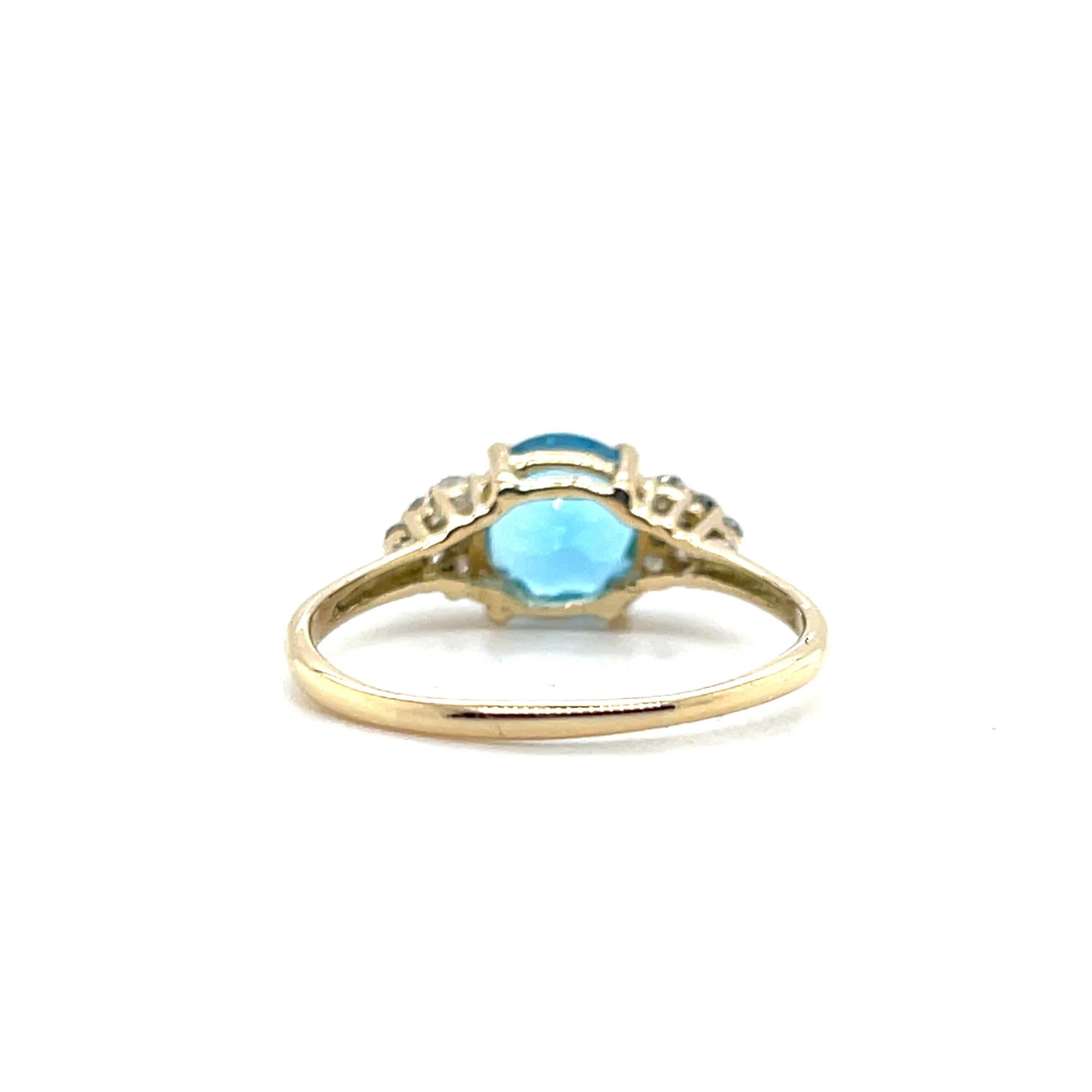 Bague contemporaine en or jaune 14k avec topaze bleue de 2,39 carats et diamant en vente 3