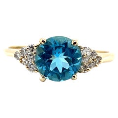 Anillo Contemporáneo de Oro Amarillo de 14k con Topacio Azul y Diamante de 2,39 Quilates