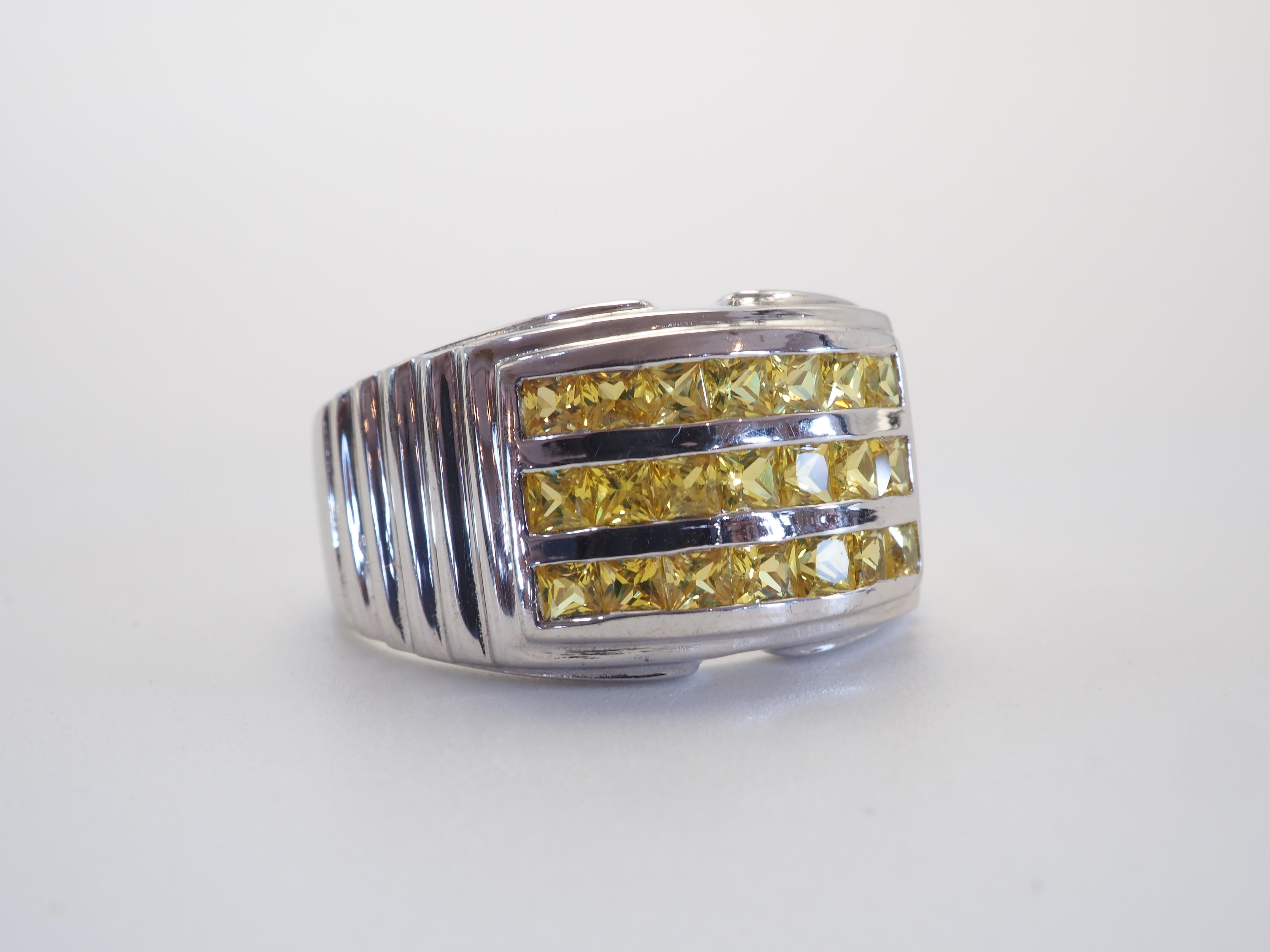 Contemporary 2.40ct Yellow Sapphire 3 Row Band Unisex Sterling Silver Ring In Excellent Condition In เกาะสมุย, TH