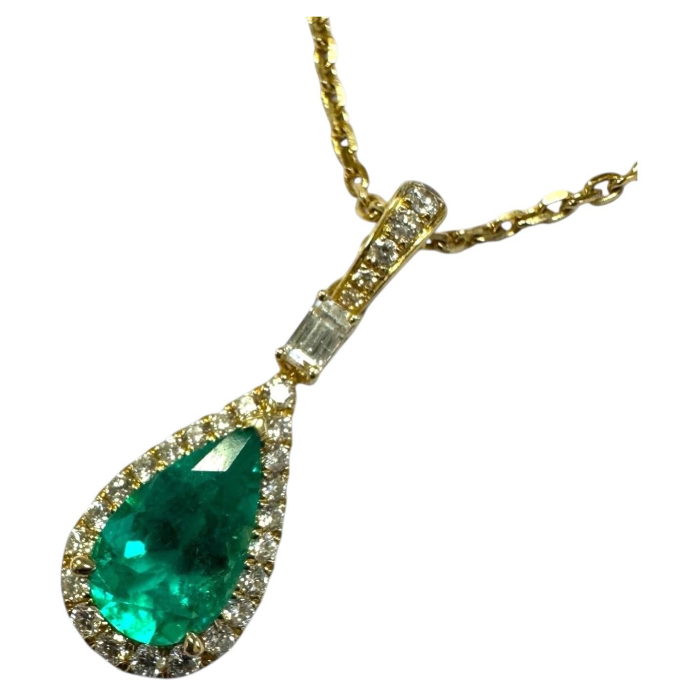 Collar Contemporáneo Esmeralda Colombiana 2.48 Quilates GIA Oro Amarillo 18K