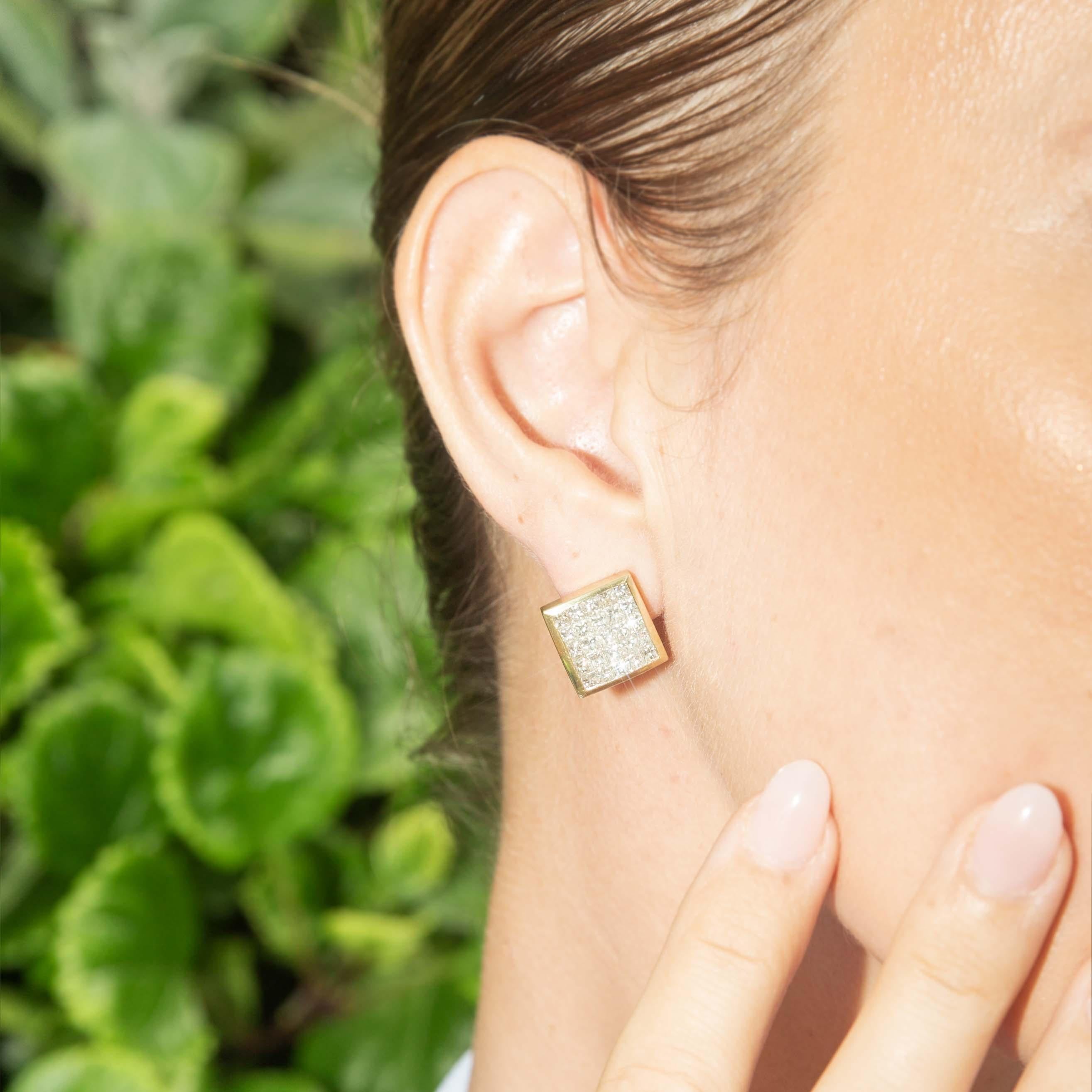 Boucles d'oreilles contemporaines en or jaune 18 carats avec grappes de diamants de 2,5 carats Pour femmes en vente