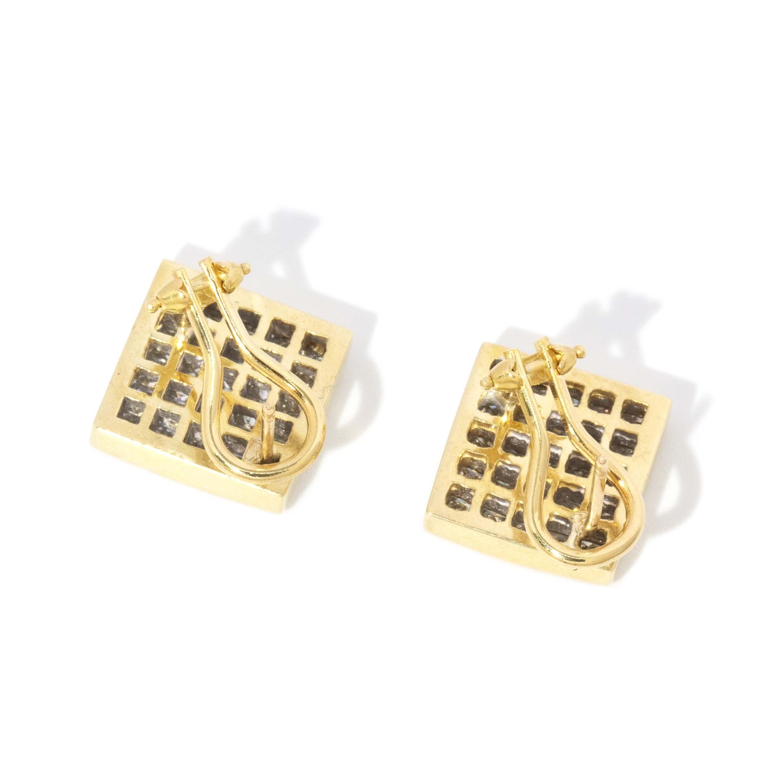 Boucles d'oreilles contemporaines en or jaune 18 carats avec grappes de diamants de 2,5 carats en vente 2