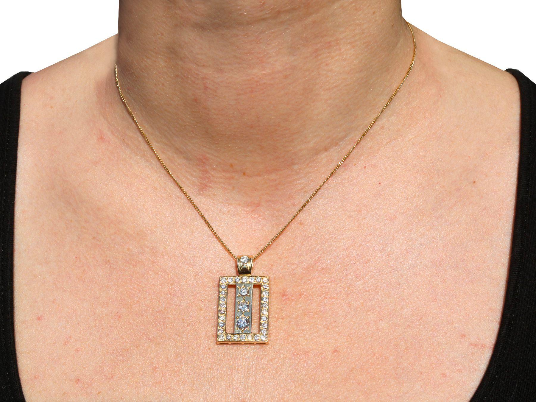 2.50 Carat Diamond and Yellow Gold Pendant For Sale 1