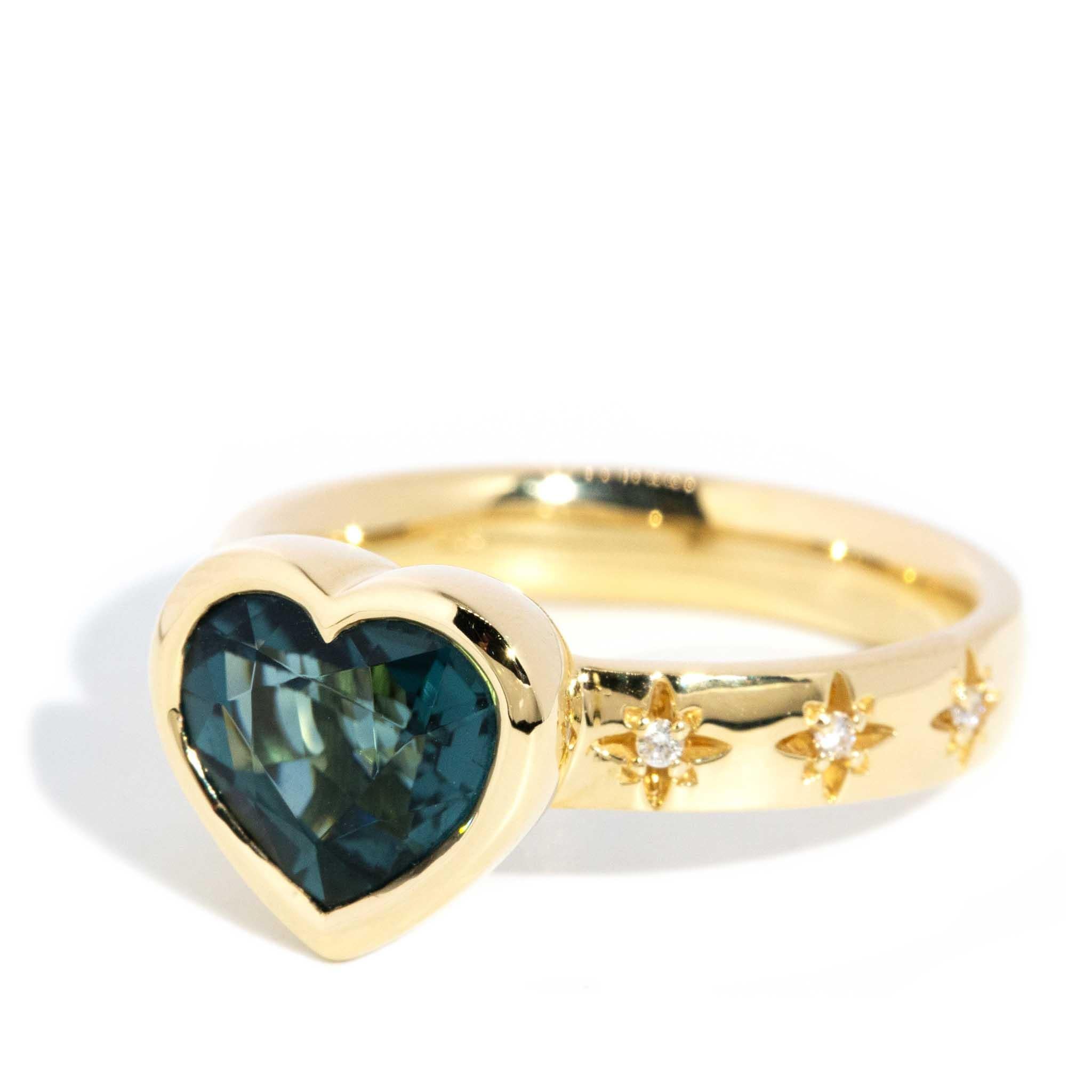 Contemporary 2.52 Carat Blue Green Tourmaline & Diamond Heart Ring 18 Carat Gold In New Condition For Sale In Hamilton, AU