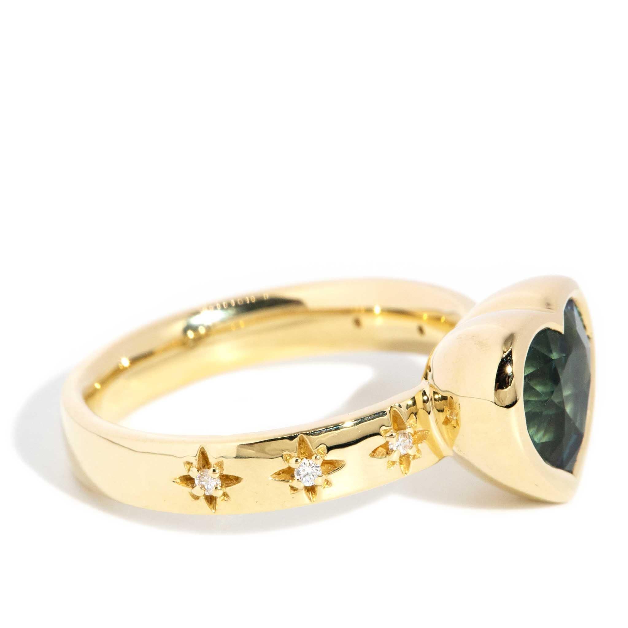 Contemporary 2.52 Carat Blue Green Tourmaline & Diamond Heart Ring 18 Carat Gold For Sale 1