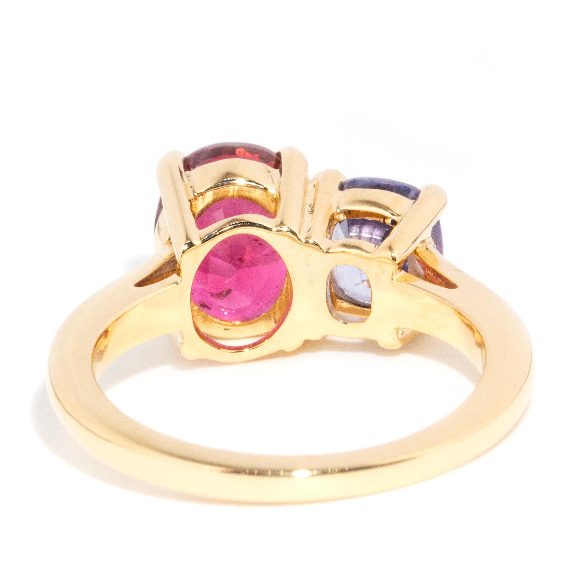 Zeitgenössischer 2,54 Karat rosa Turmalin und Saphir Ring aus 18 Karat Gelbgold im Angebot 2