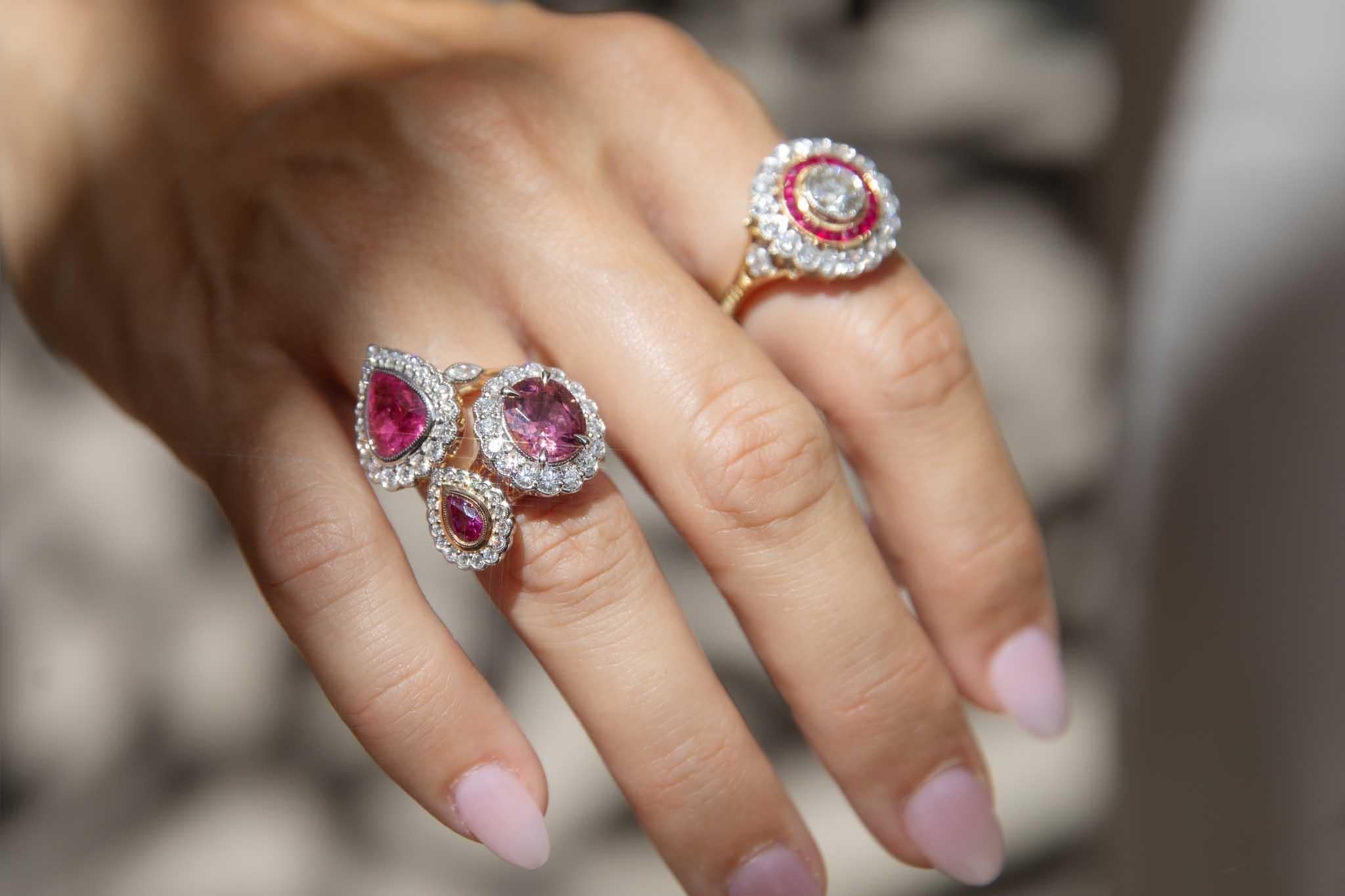 Contemporary 2,55ct Pink Turmalin & Diamant Halo Ring 18ct Gold im Angebot 7