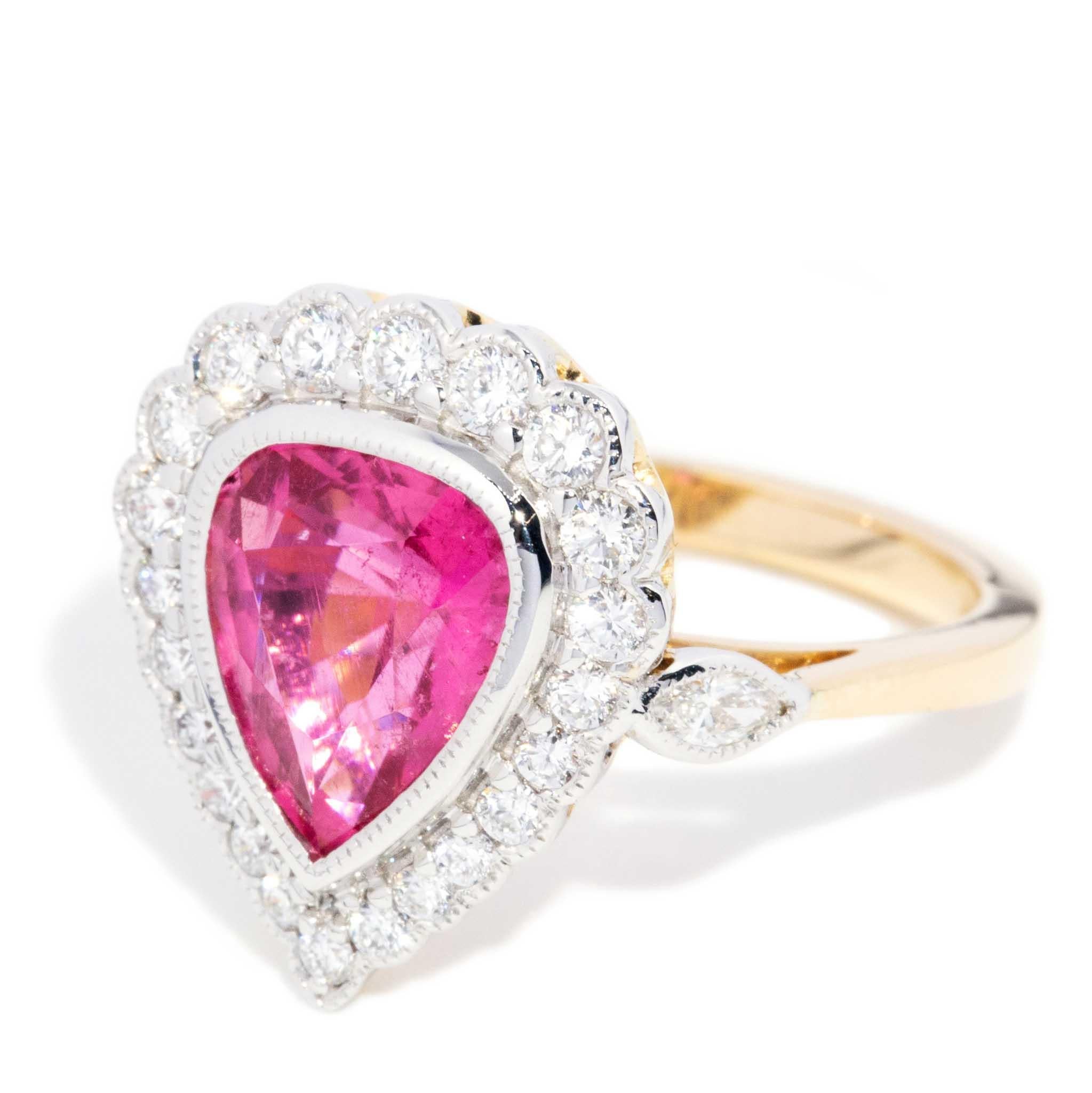 Contemporary 2,55ct Pink Turmalin & Diamant Halo Ring 18ct Gold (Zeitgenössisch) im Angebot