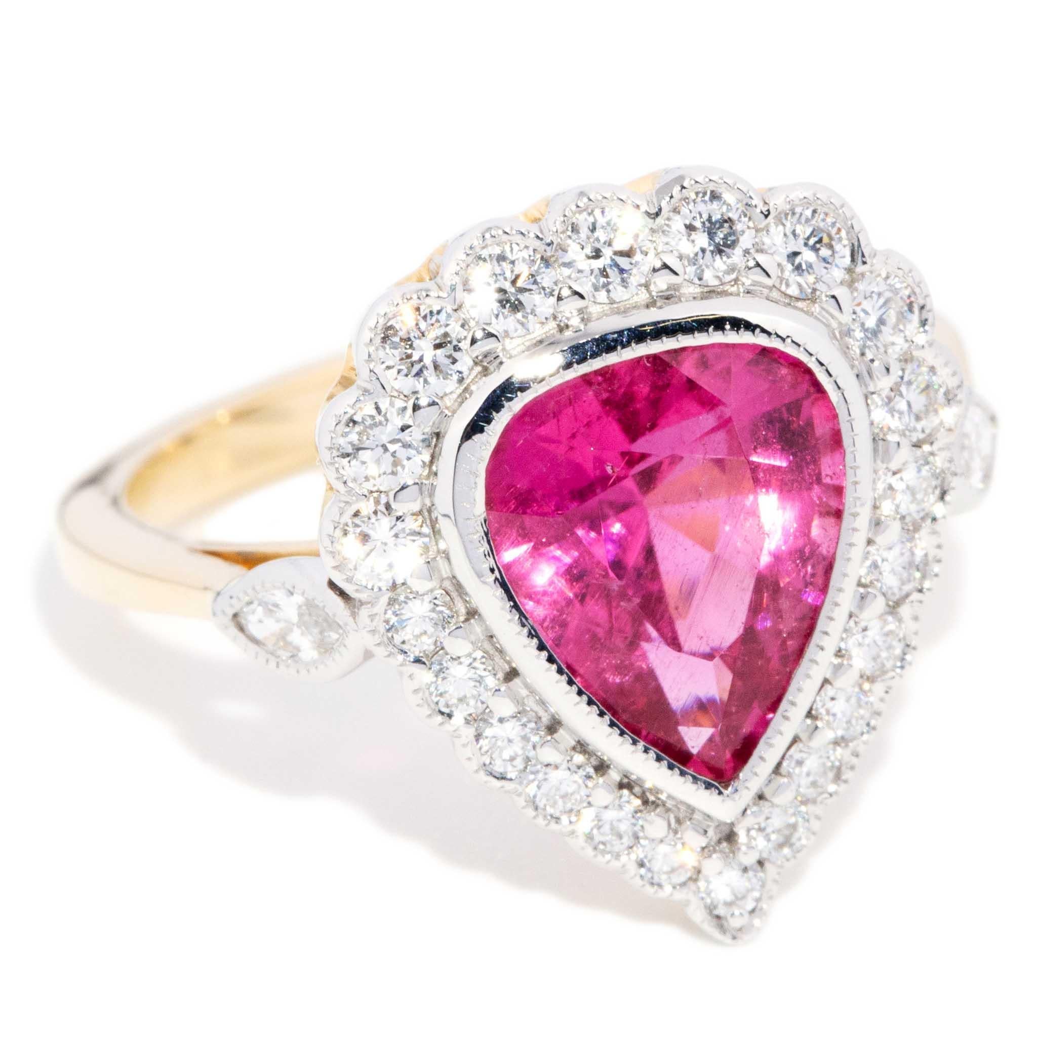 Contemporary 2,55ct Pink Turmalin & Diamant Halo Ring 18ct Gold im Zustand „Neu“ im Angebot in Hamilton, AU