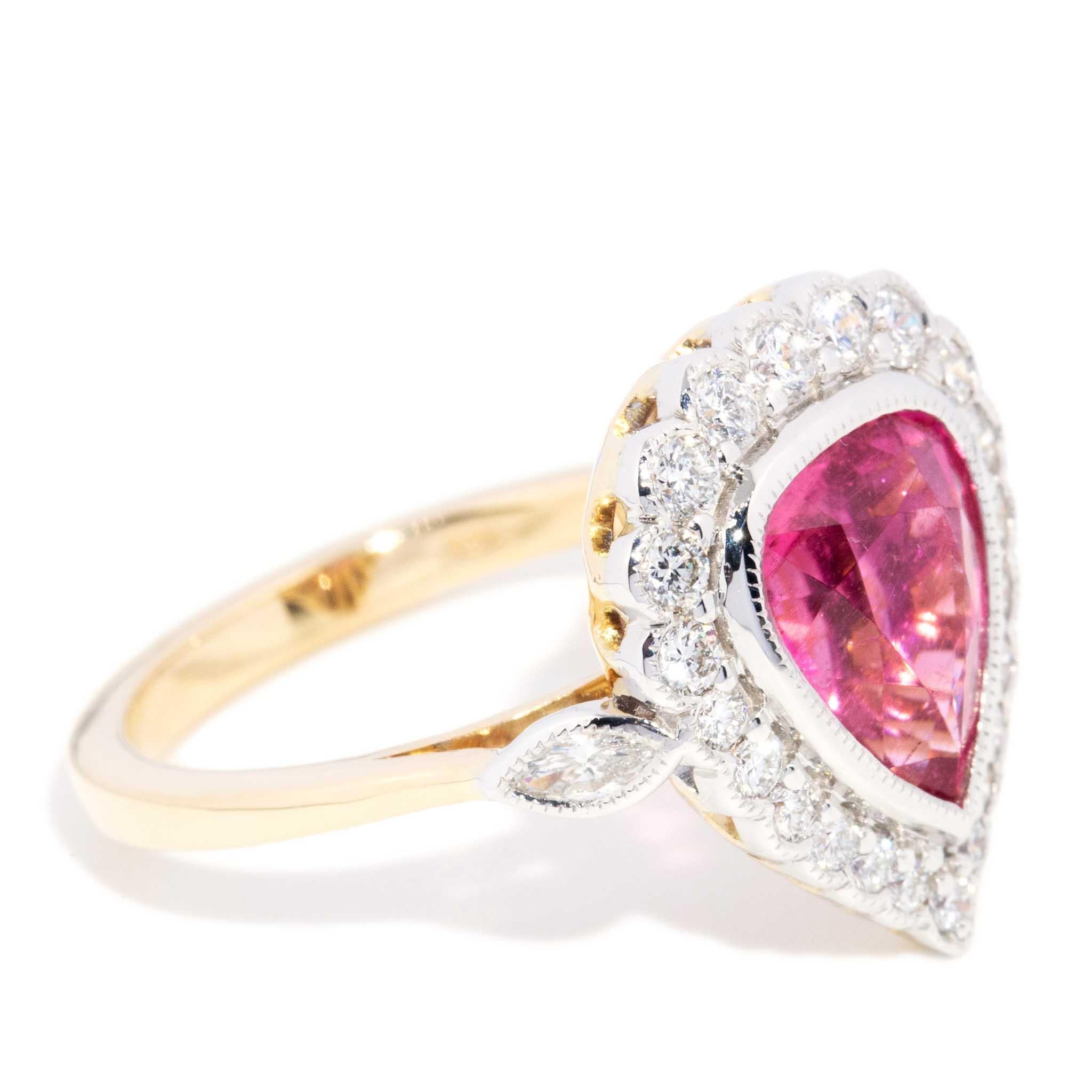 Contemporary 2,55ct Pink Turmalin & Diamant Halo Ring 18ct Gold im Angebot 1