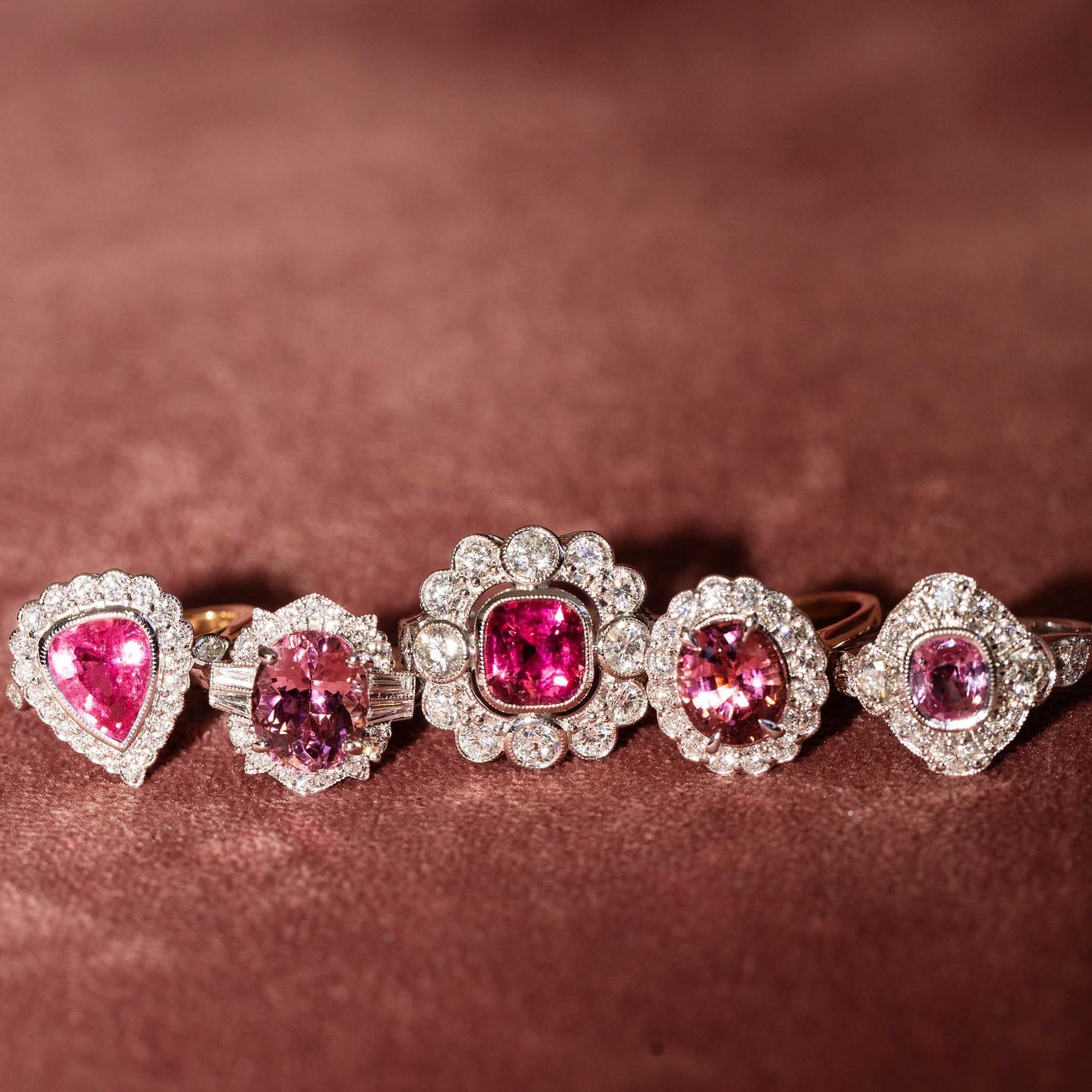 Contemporary 2,55ct Pink Turmalin & Diamant Halo Ring 18ct Gold im Angebot 2