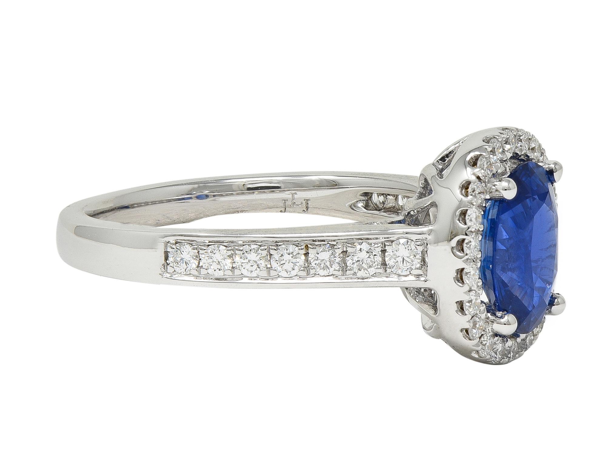 Zeitgenössischer 2,56 CTW Saphir-Diamant 18 Karat Weißgold Halo-Ring (Ovalschliff) im Angebot