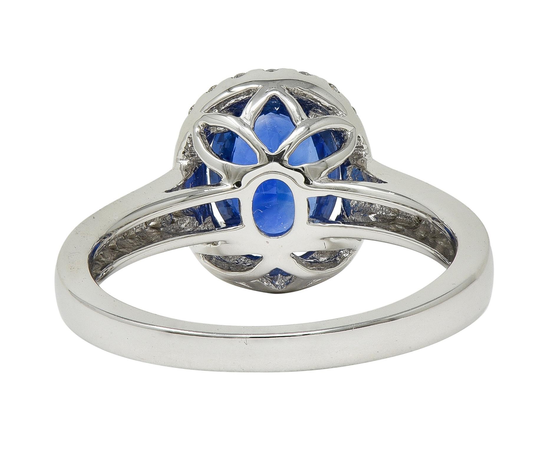 Zeitgenössischer 2,56 CTW Saphir-Diamant 18 Karat Weißgold Halo-Ring im Zustand „Hervorragend“ im Angebot in Philadelphia, PA
