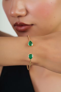Contemporary 2.58ct Pear Emerald Open Cuff Bangle Bracelet in 14K Yellow Gold