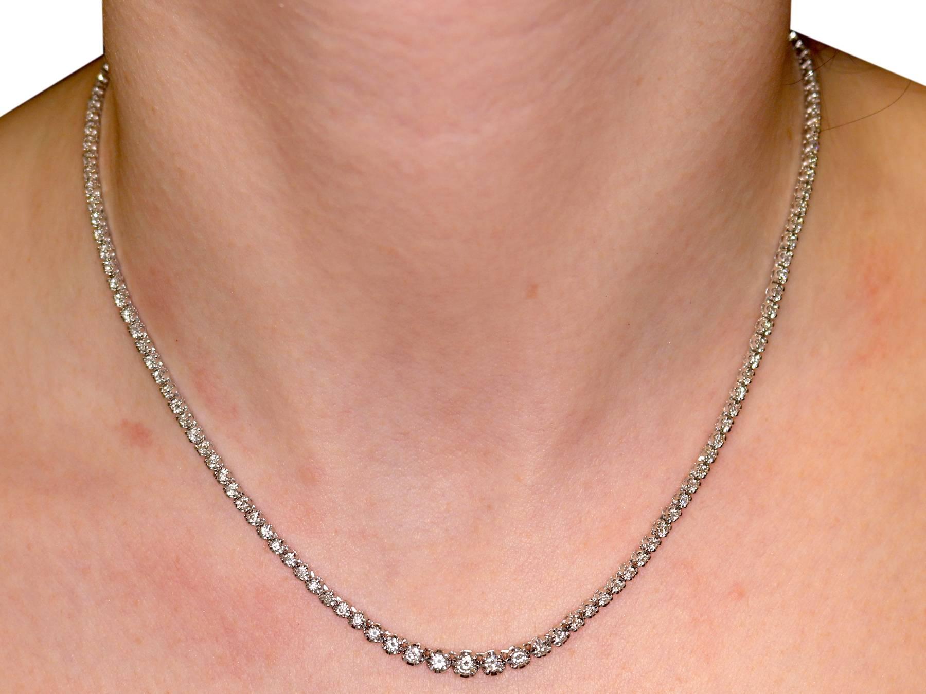 Contemporary 2.60 Carat Diamond White Gold Line Necklace 3