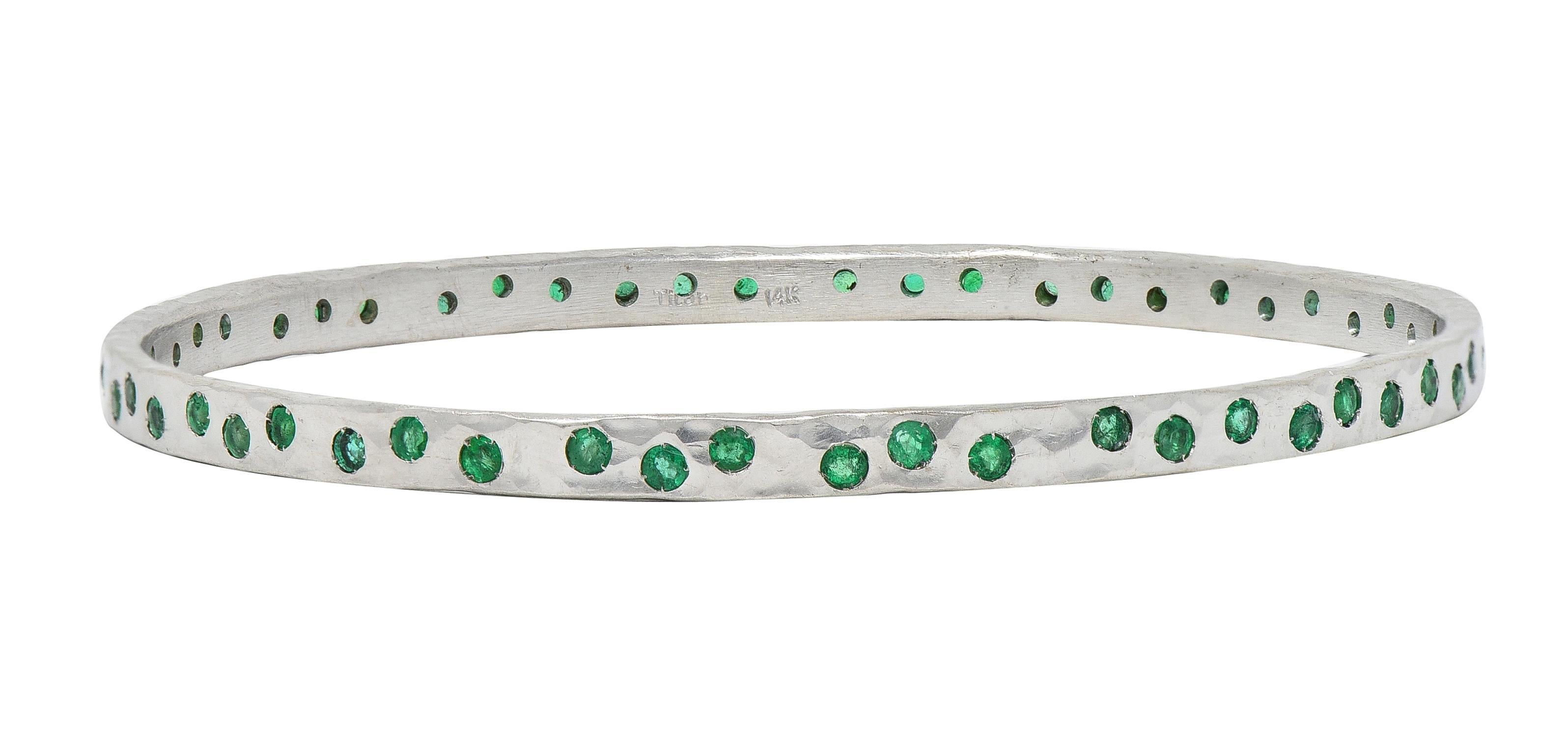 Contemporary 2.70 CTW Emerald 14 Karat White Gold Hammered Bangle Bracelet In Excellent Condition For Sale In Philadelphia, PA