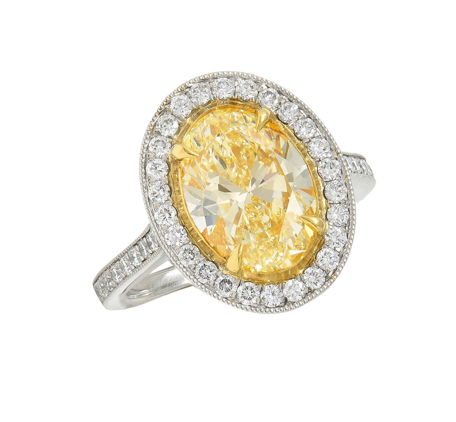 Contemporary 2.72 CTW Yellow Diamond Platinum 18 Karat Gold Halo Ring GIA For Sale 4