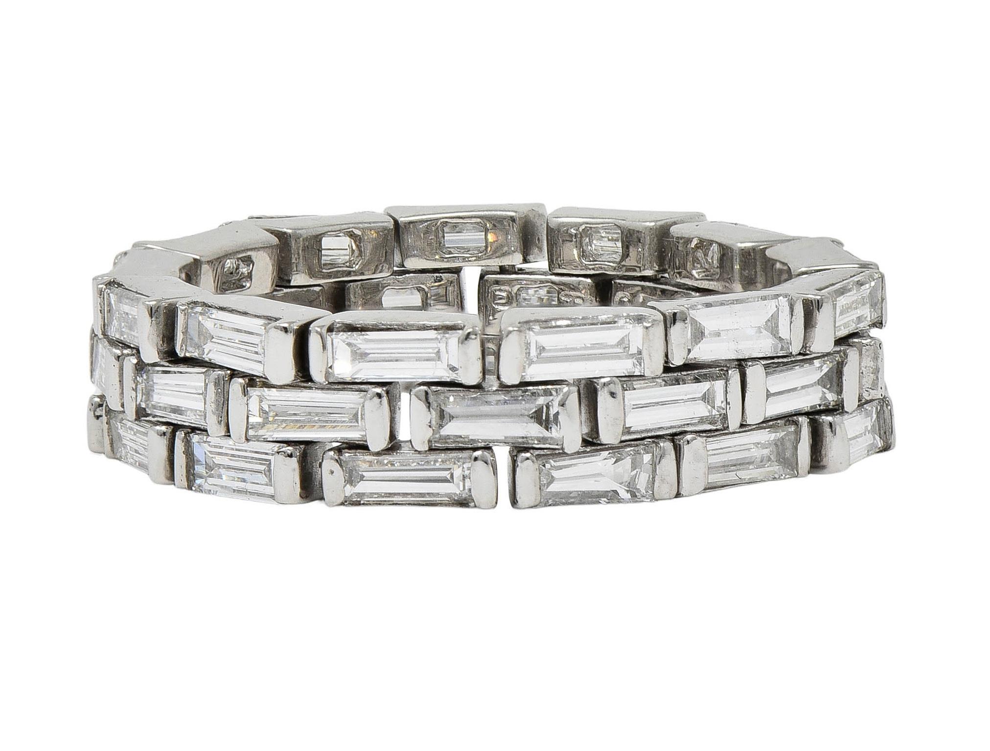 Anello a fascia unisex con diamante di 2,74 CTW in platino flessibile con pantera in vendita 2