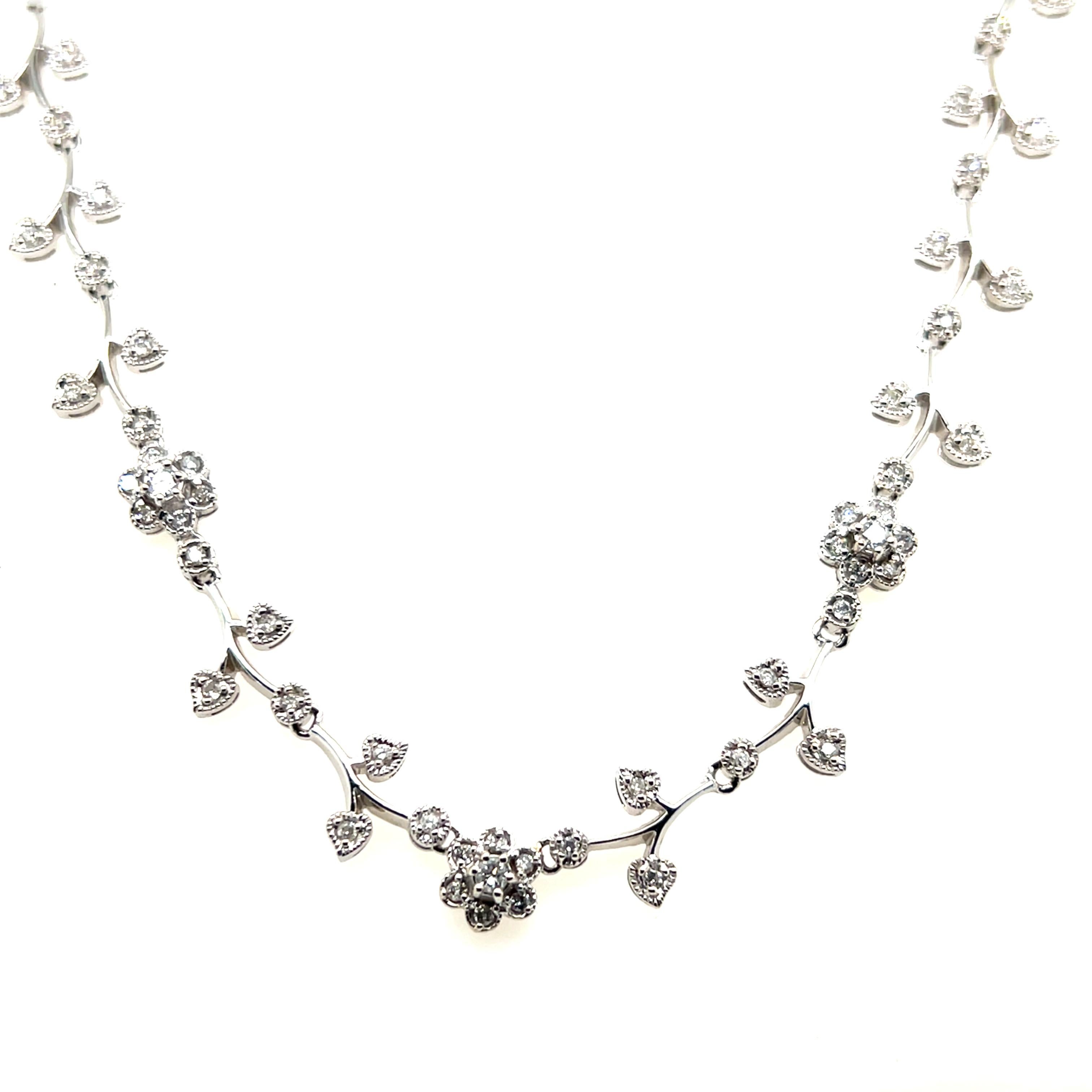 Taglio rotondo Collana contemporanea con diamanti da 2,79 TCW e oro bianco 14k con design floreale in vendita