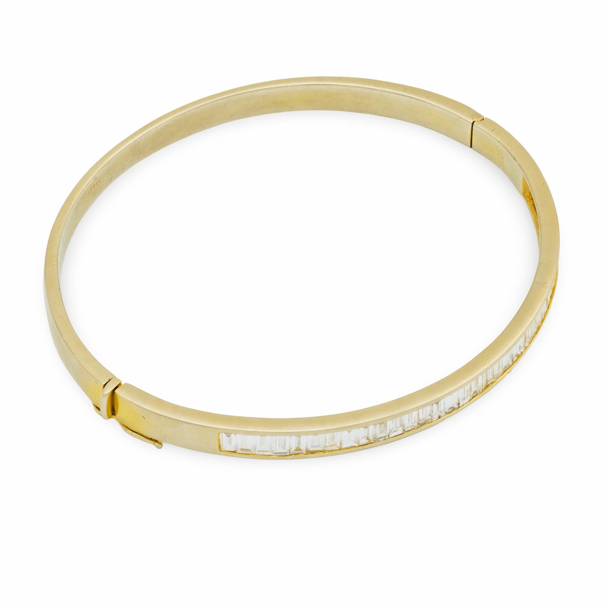 Contemporain Bracelet en or jaune 14k avec diamant de 2,82 carats AM Contemporary en vente