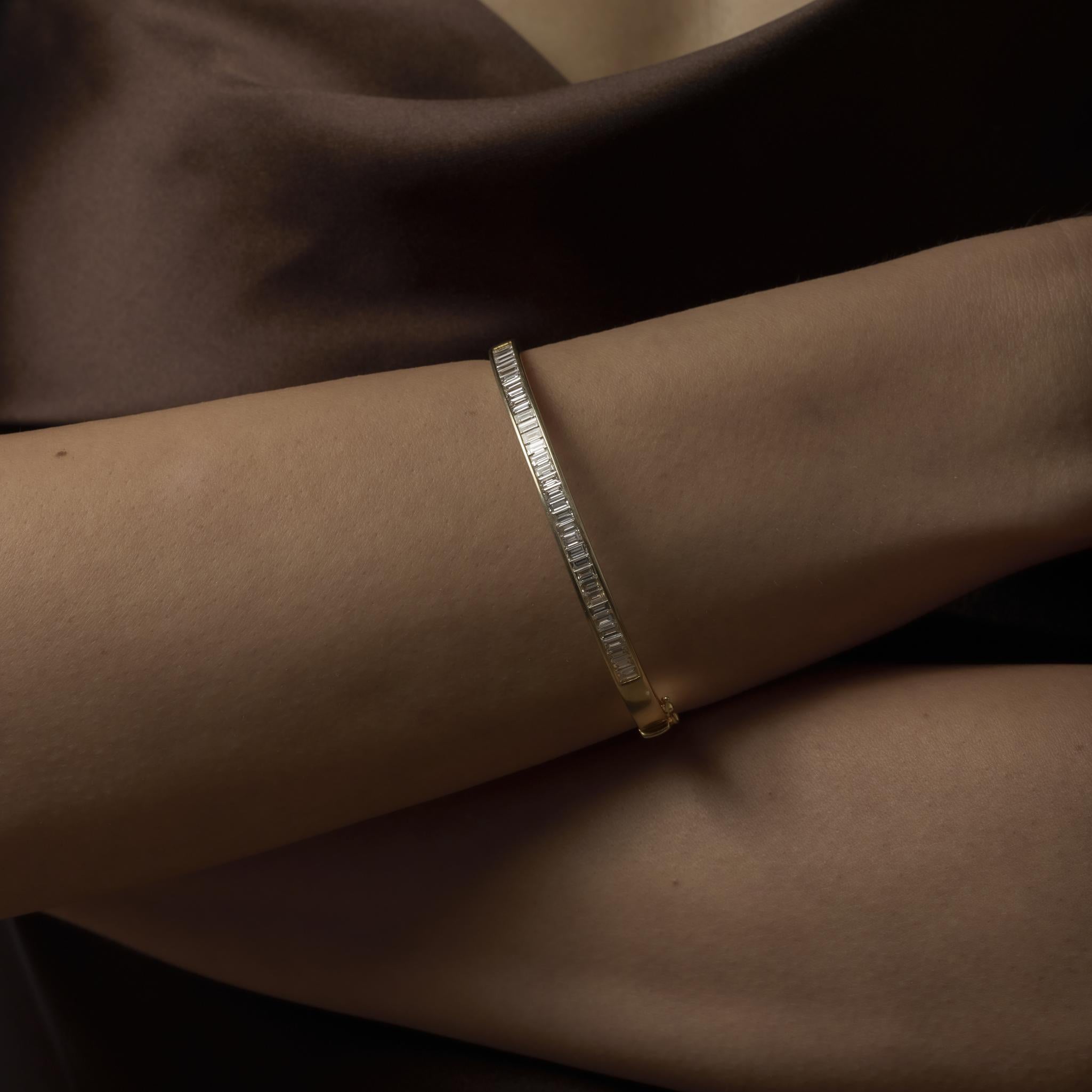 Bracelet en or jaune 14k avec diamant de 2,82 carats AM Contemporary Pour femmes en vente