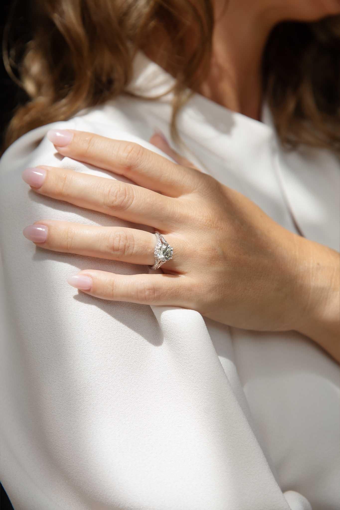 Contemporary 2.84 Carat Round Brilliant Diamond Ring 18 Carat White Gold 4