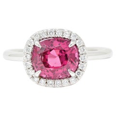 Anillo Halo Contemporáneo de Platino con Diamante Espinela de 2,85 Quilates