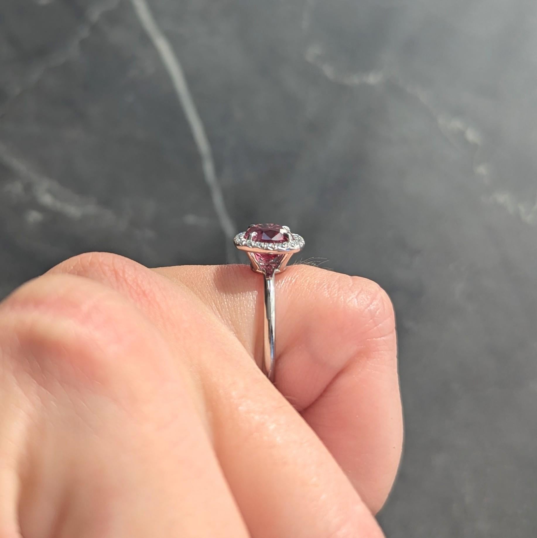 Anello aureolato in platino con diamante spinello da 2,85 CTW in vendita 4