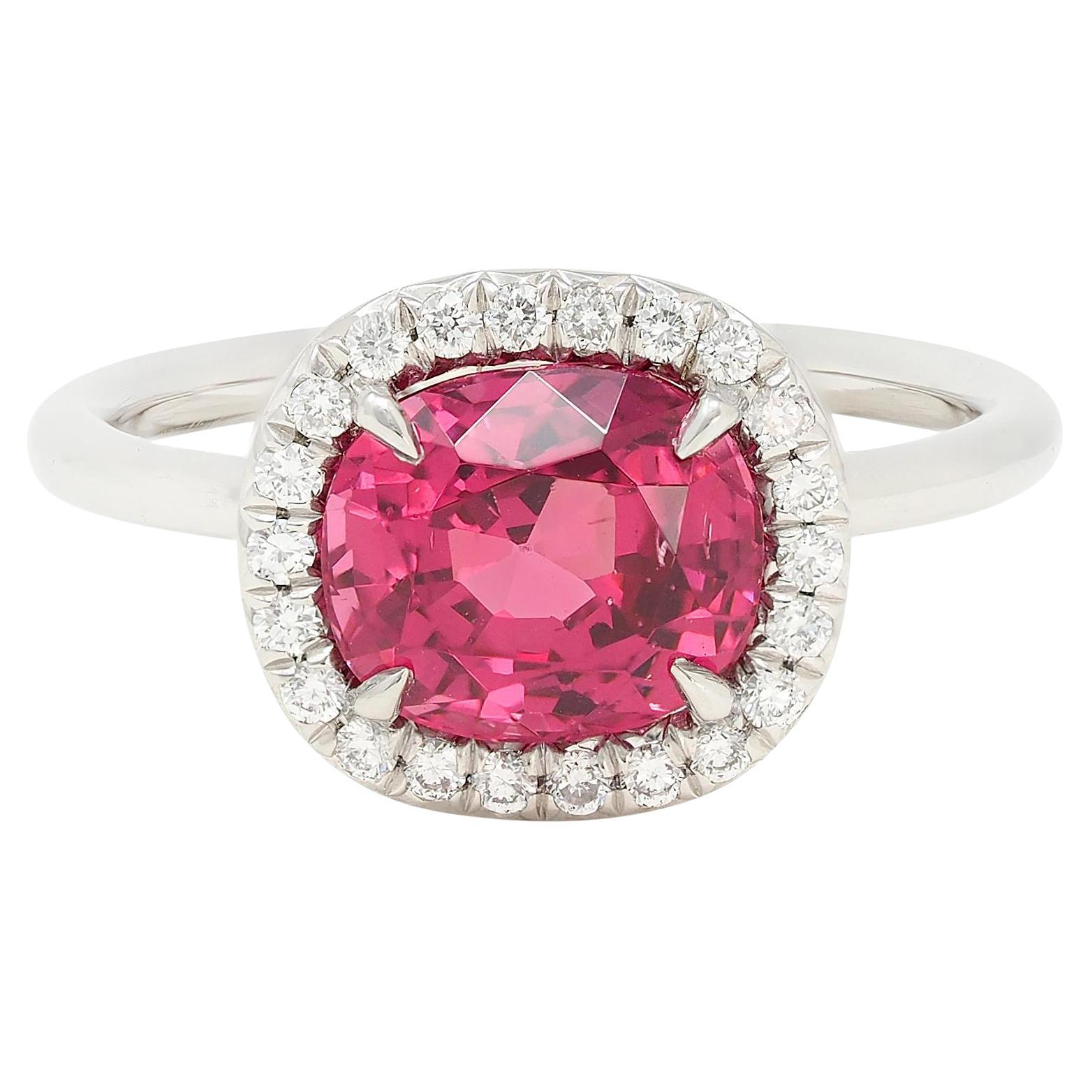 Anello aureolato in platino con diamante spinello da 2,85 CTW