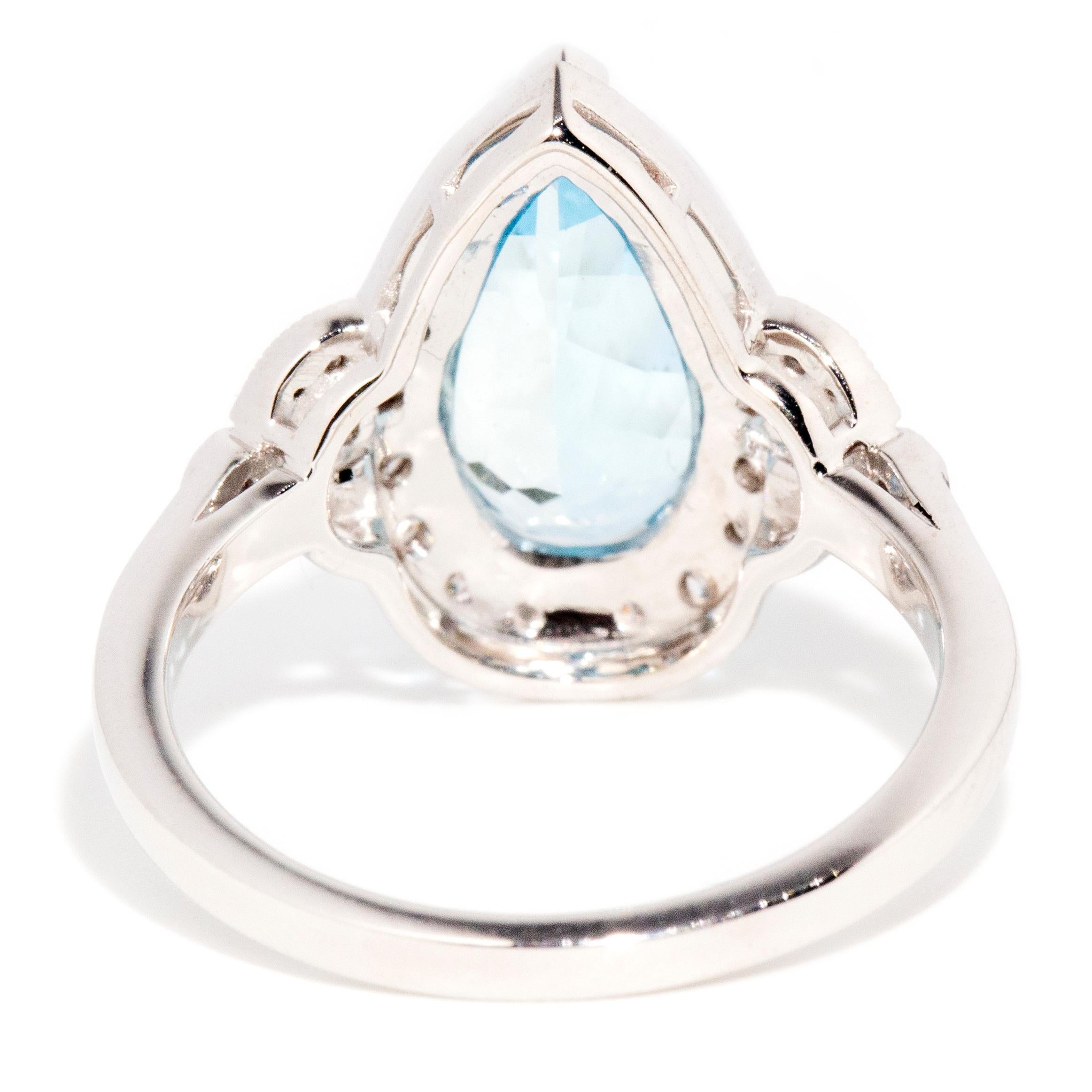 Contemporary 2.95 Carat Fine Blue Aquamarine & Diamond Ring 18 Carat White Gold 6