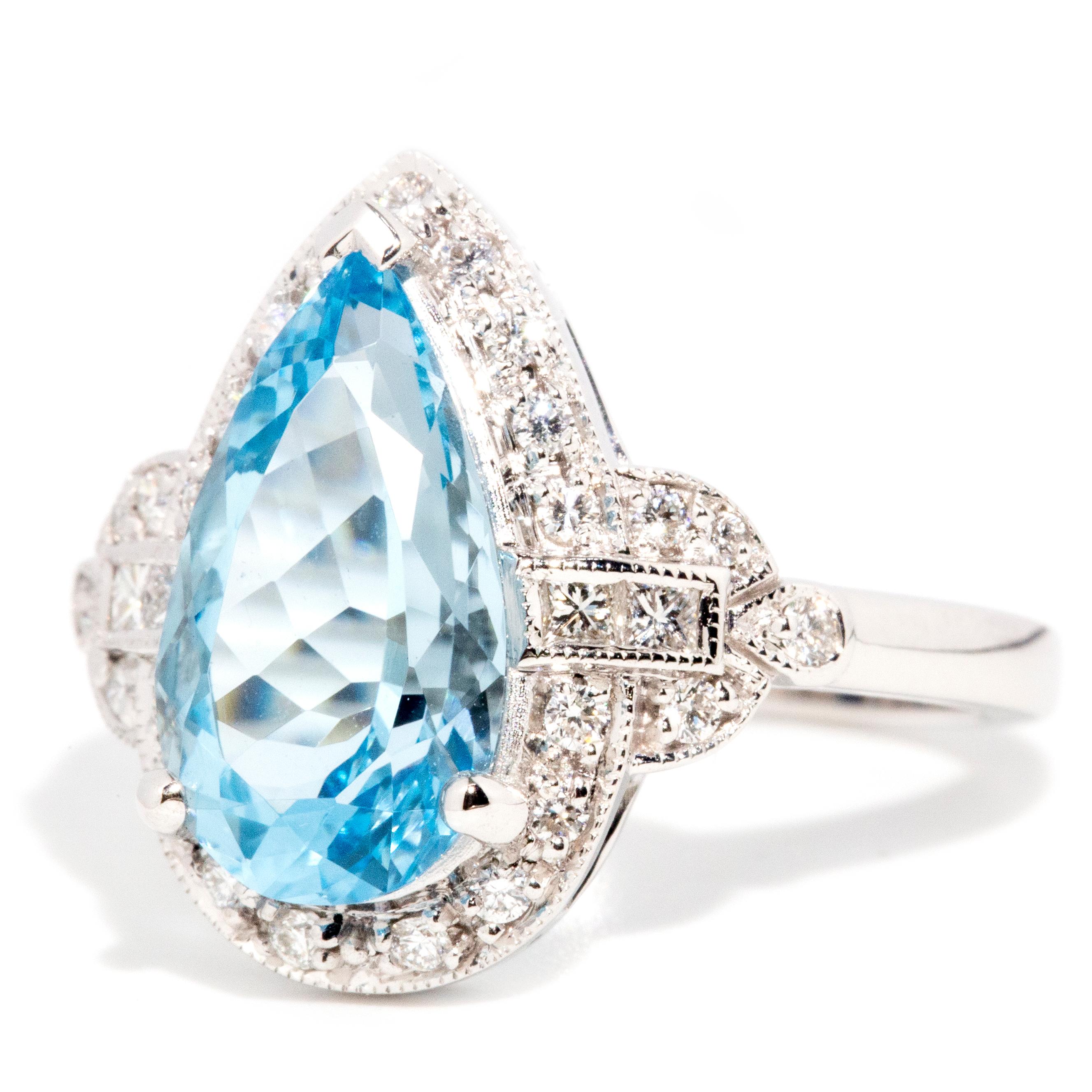 Women's Contemporary 2.95 Carat Fine Blue Aquamarine & Diamond Ring 18 Carat White Gold
