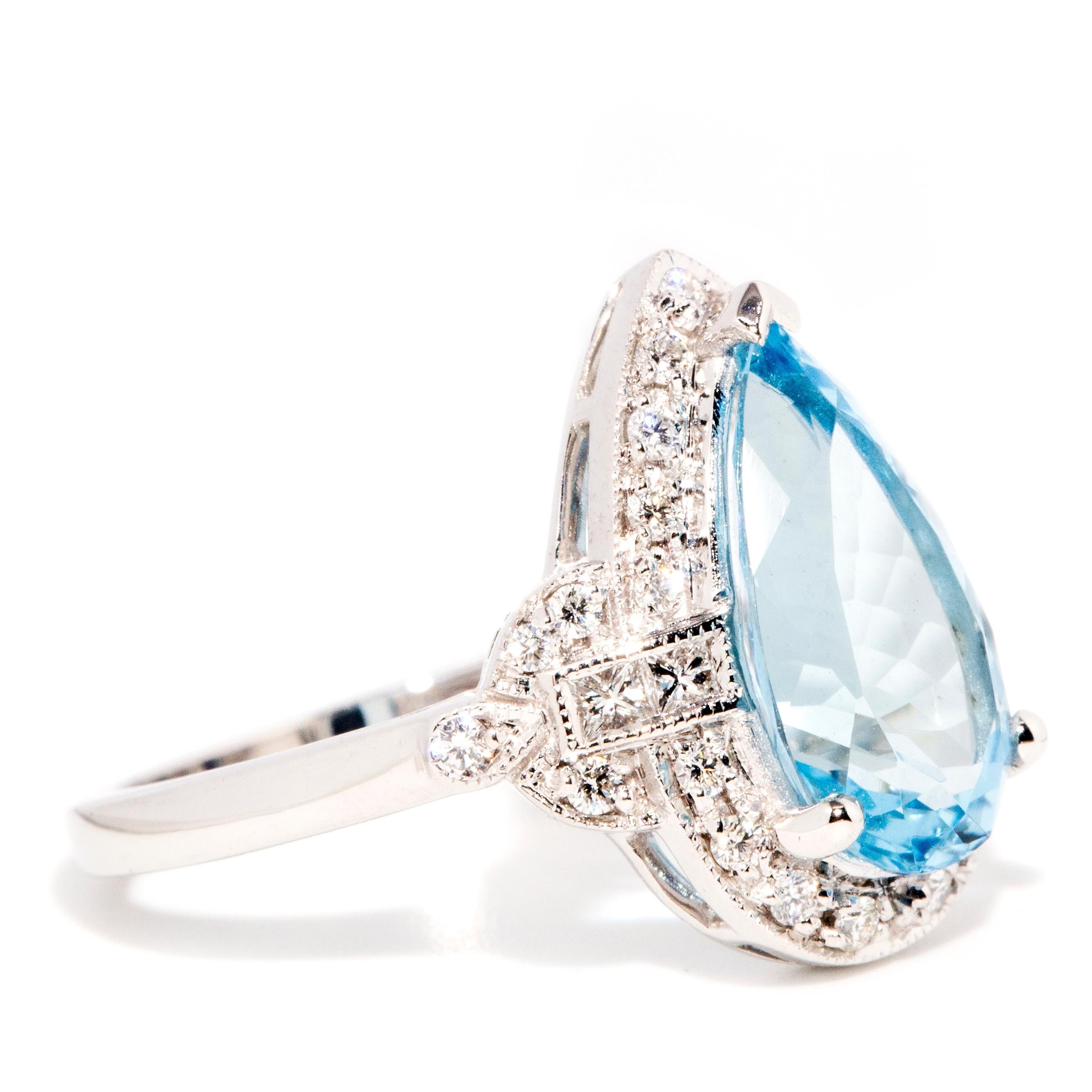 Contemporary 2.95 Carat Fine Blue Aquamarine & Diamond Ring 18 Carat White Gold 3