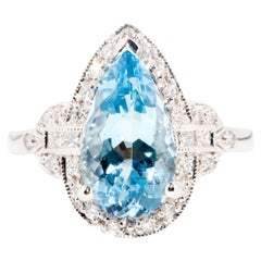 Contemporary 2.95 Carat Fine Blue Aquamarine & Diamond Ring 18 Carat White Gold