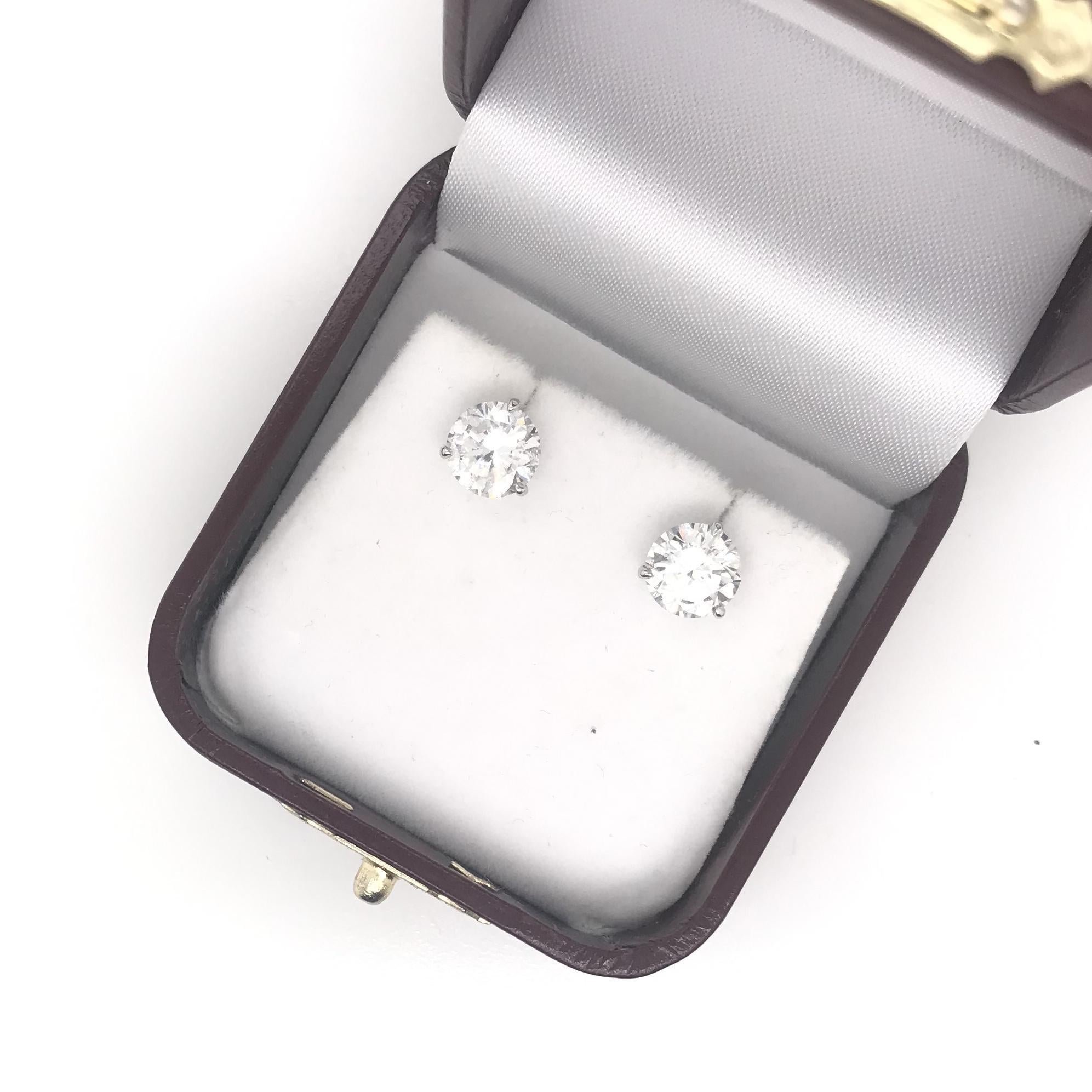 Contemporary 3 Carat Total Weight Diamond Stud Earrings 3