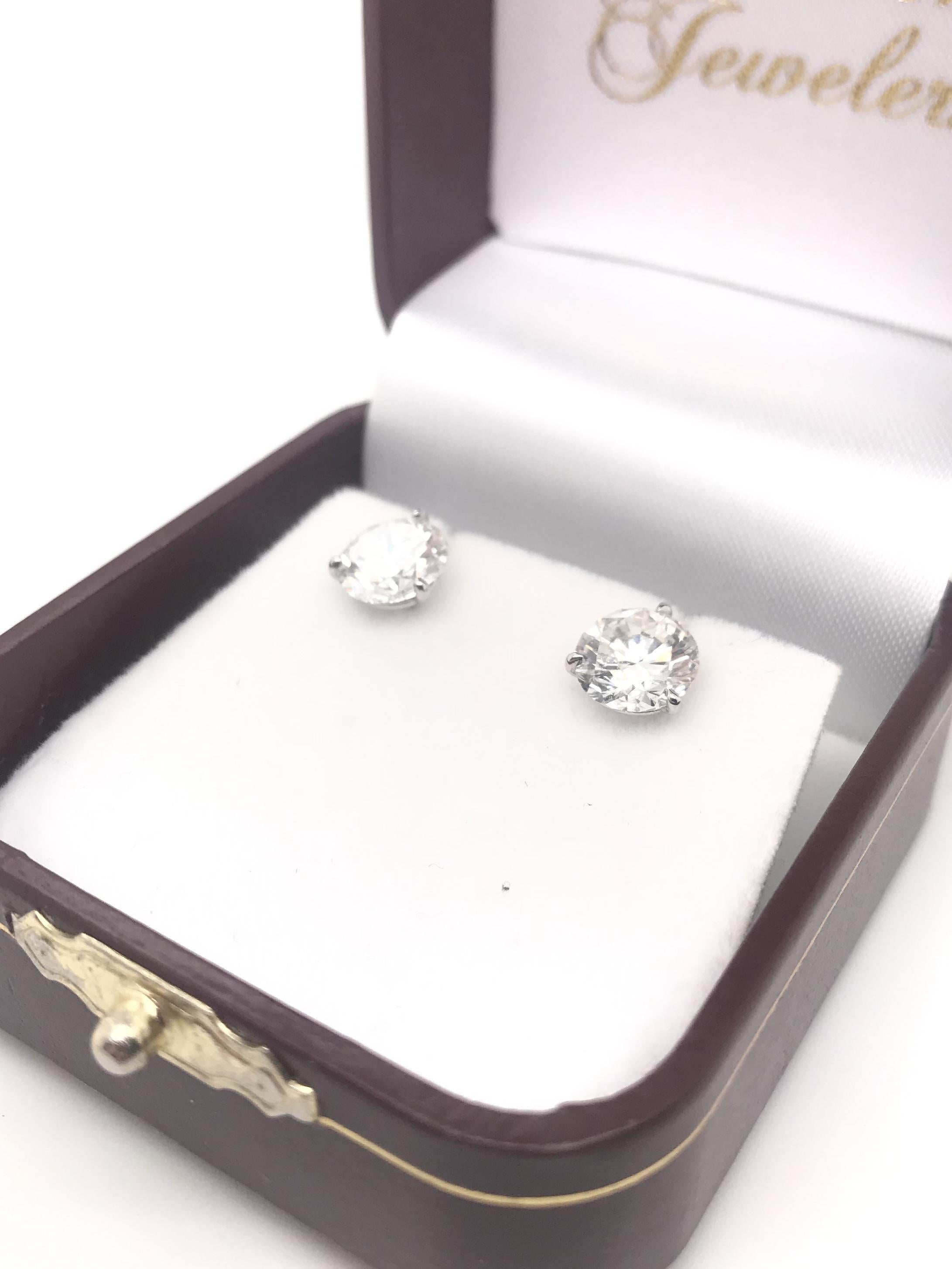 Contemporary 3 Carat Total Weight Diamond Stud Earrings 4