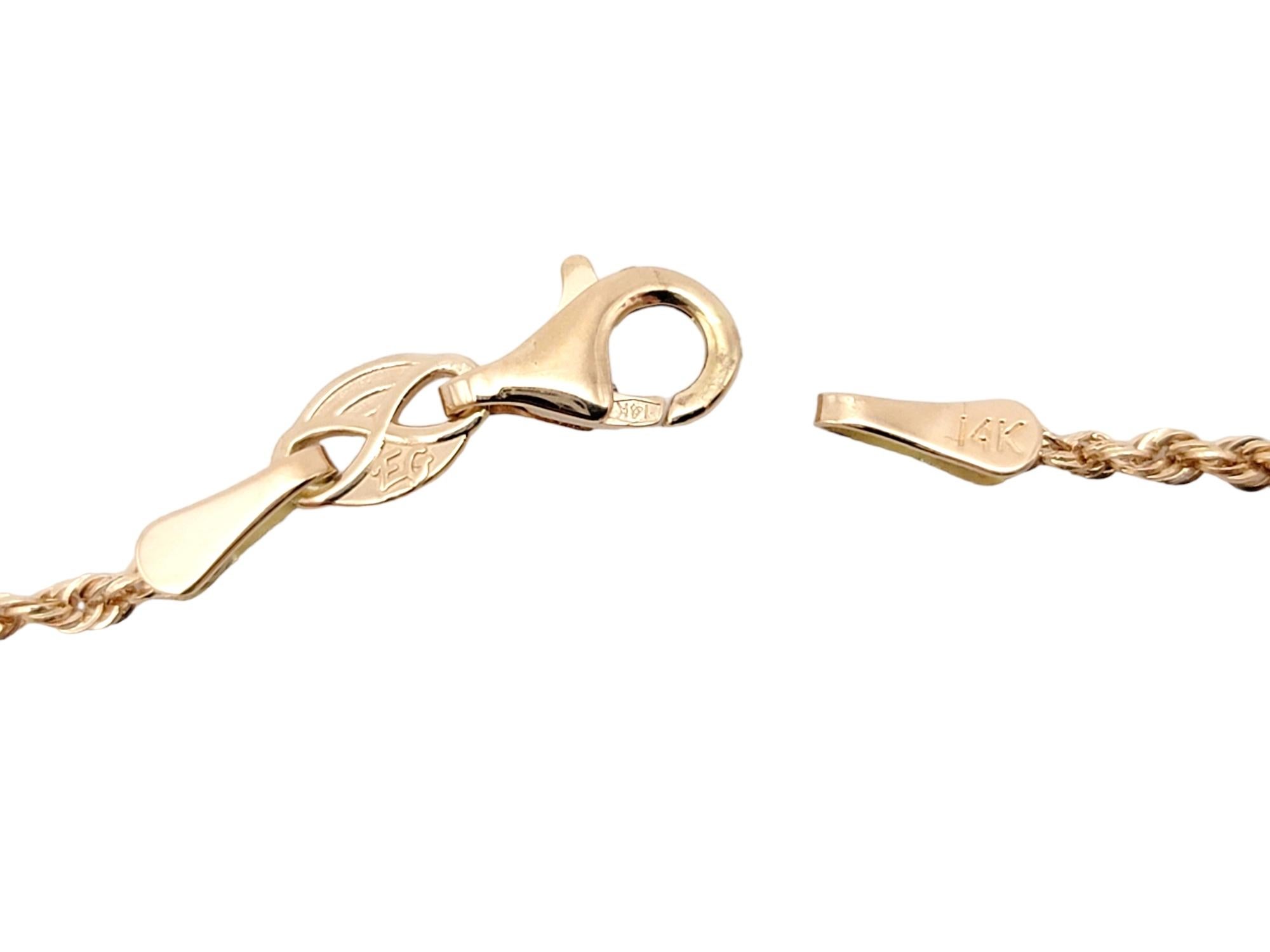 Collier pendentif contemporain en or rose 14 carats à 3 cercles de diamants pavés  en vente 4