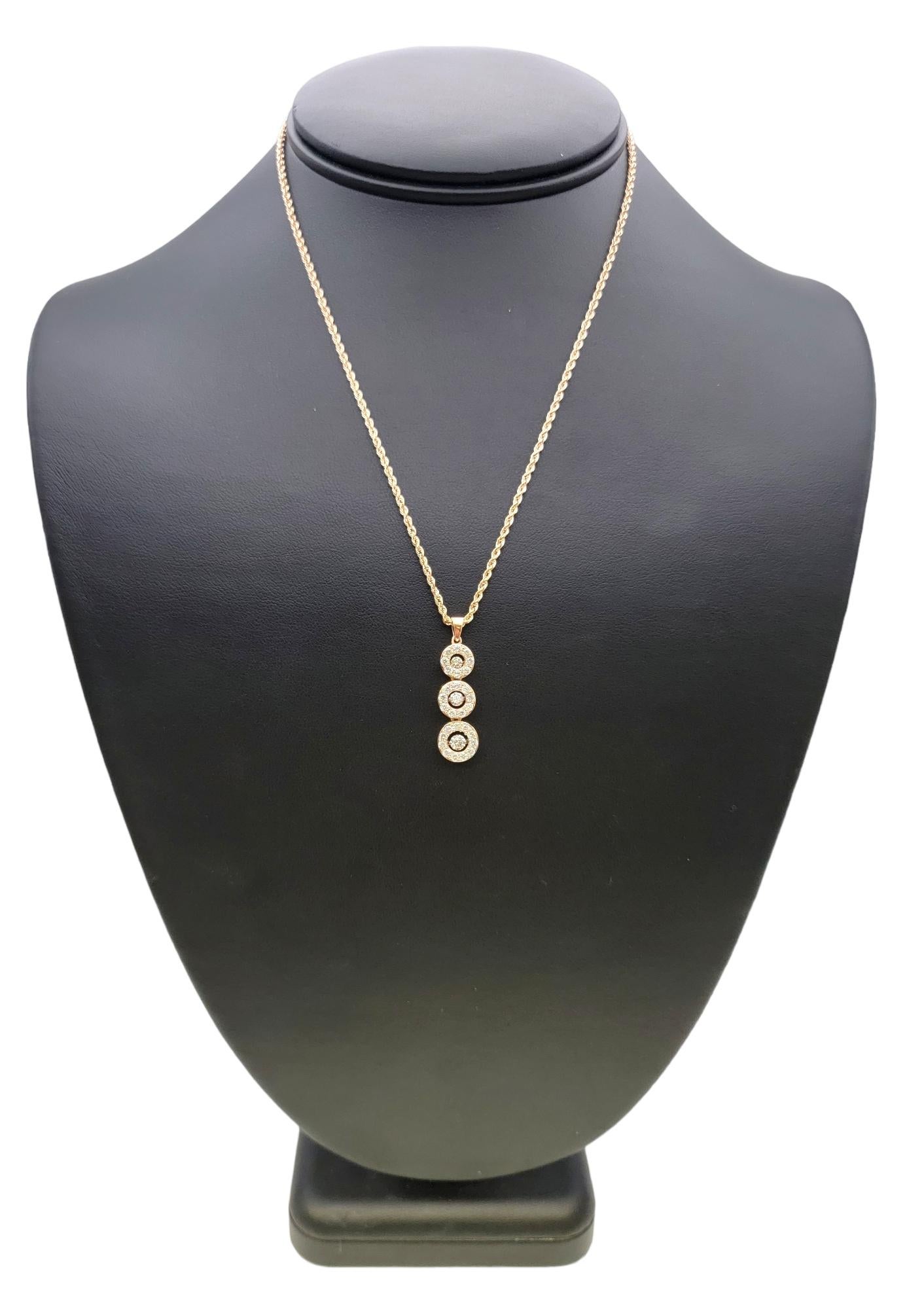 Collier pendentif contemporain en or rose 14 carats à 3 cercles de diamants pavés  en vente 6