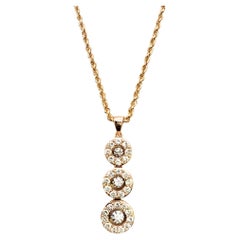Collier pendentif contemporain en or rose 14 carats à 3 cercles de diamants pavés 