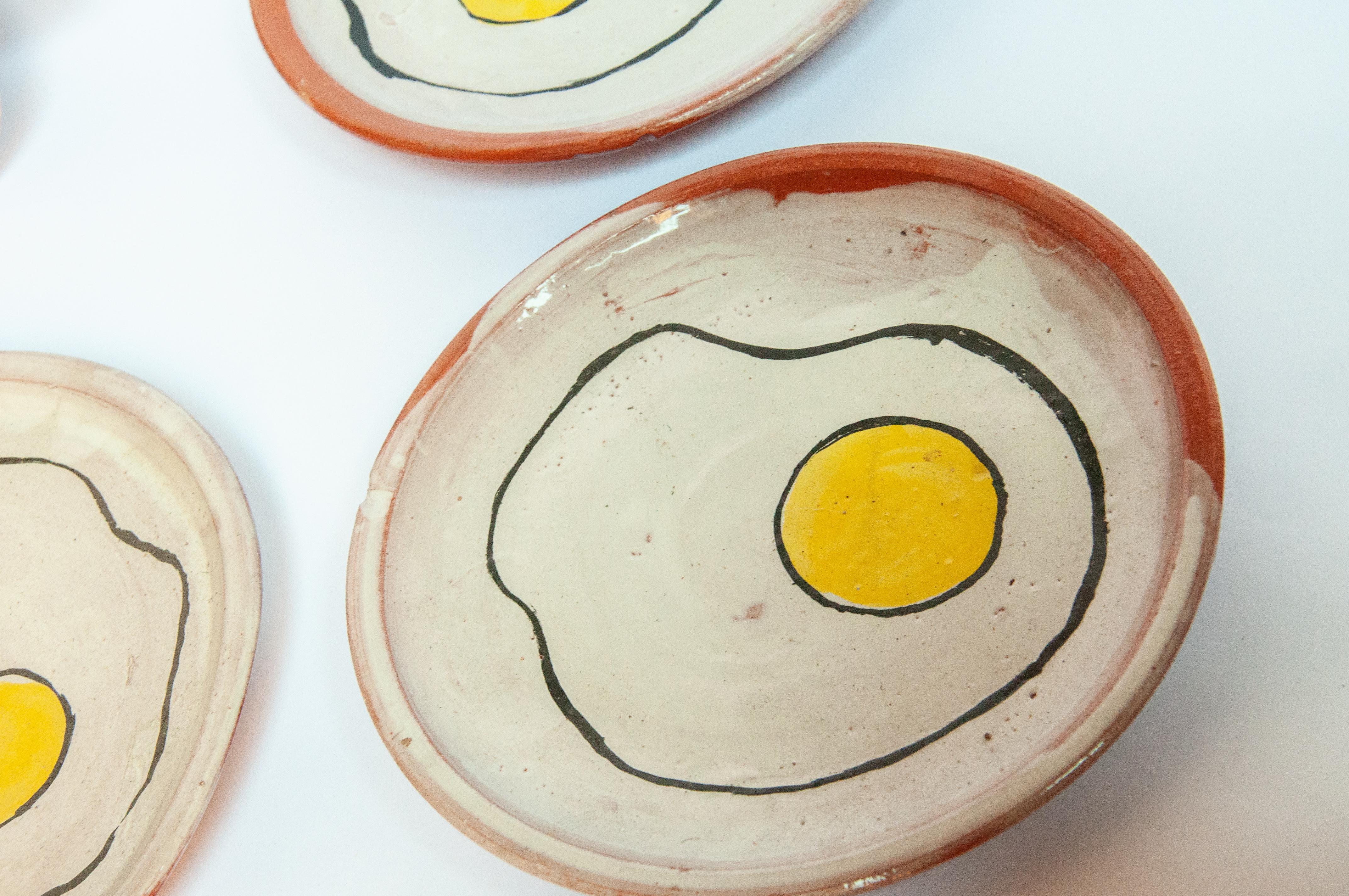 Zeitgenössische 3 Medium Egg Plates Keramik Ton Handmade Mexican (Mexikanisch) im Angebot