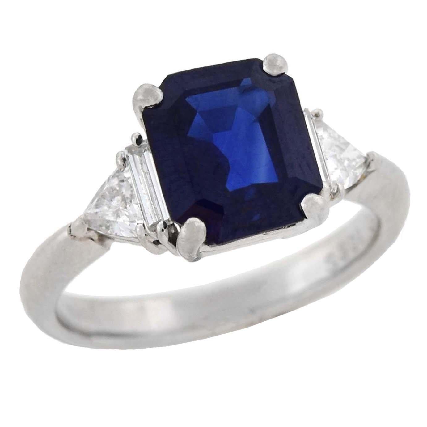 Contemporary 3.01 Carat Sapphire and Trillion Cut Diamond Ring In Good Condition In Narberth, PA
