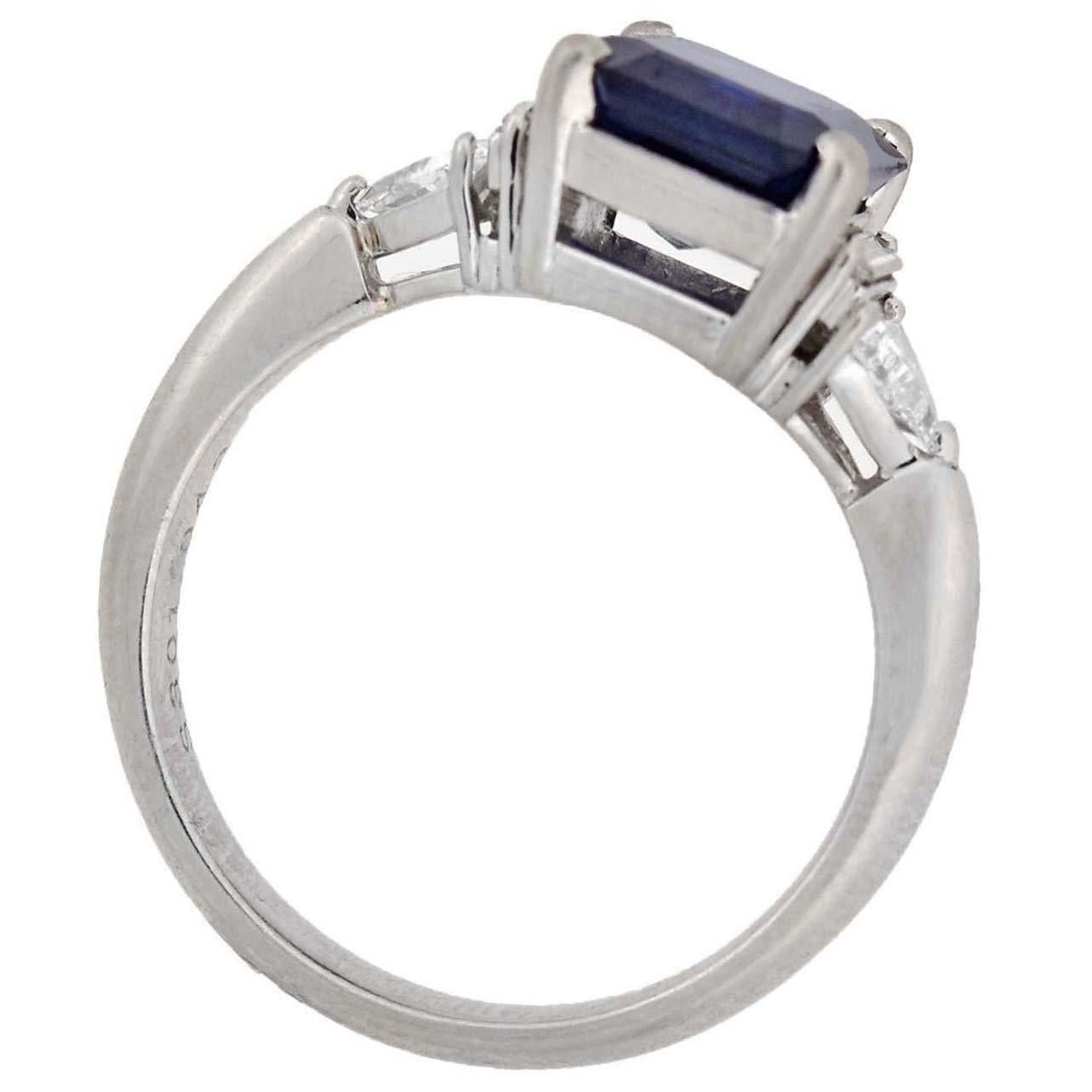 Contemporary 3.01 Carat Sapphire and Trillion Cut Diamond Ring 1