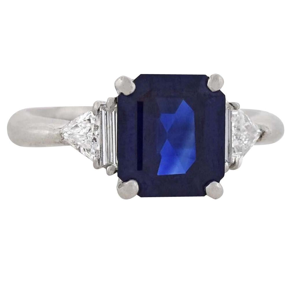 Contemporary 3.01 Carat Sapphire and Trillion Cut Diamond Ring