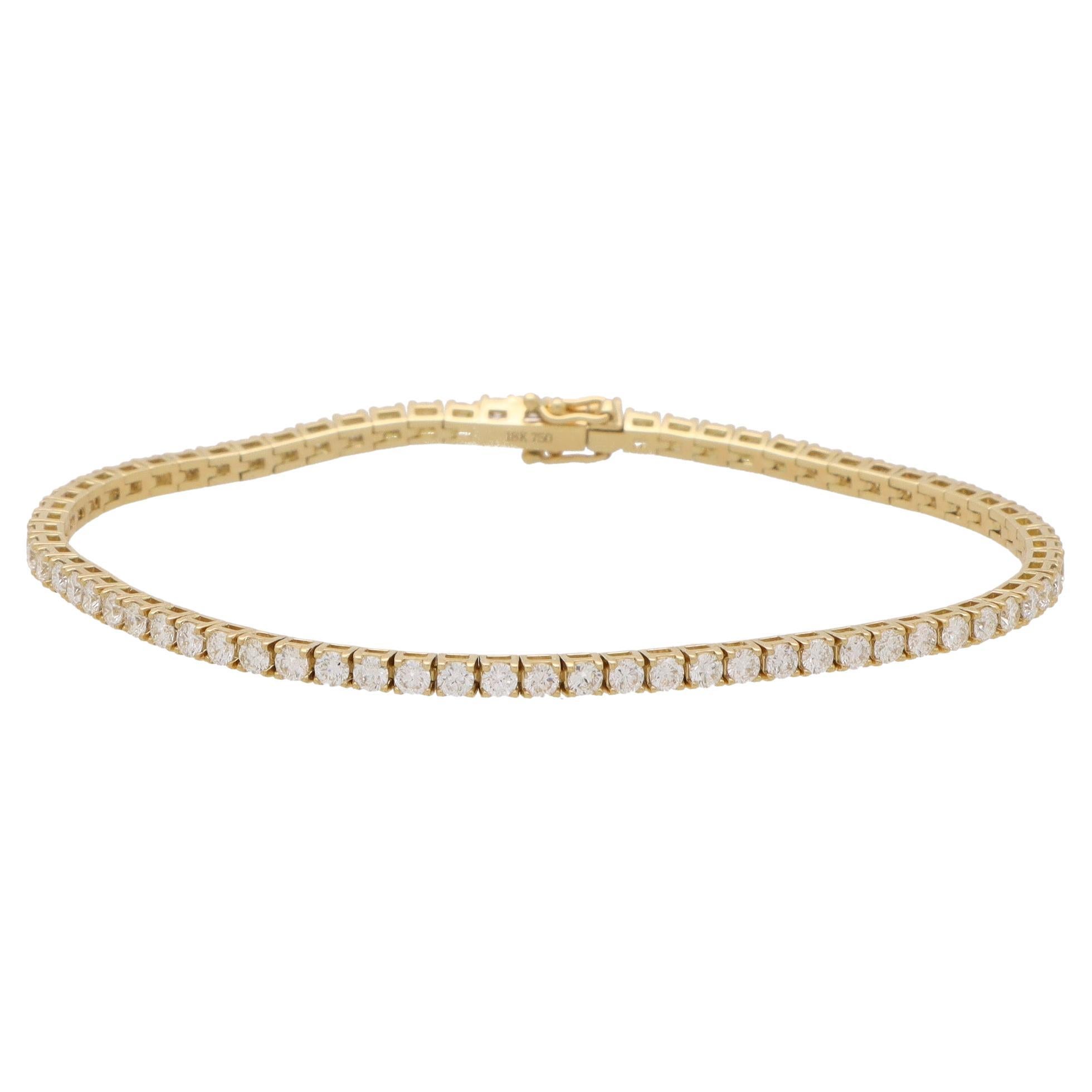 Contemporary 3.01ct Diamond Tennis Bracelet in Yellow Gold For Sale