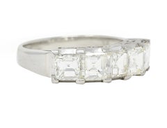 Contemporary 3.03 CTW Square Step Cut Diamant Platin Scrolling Band