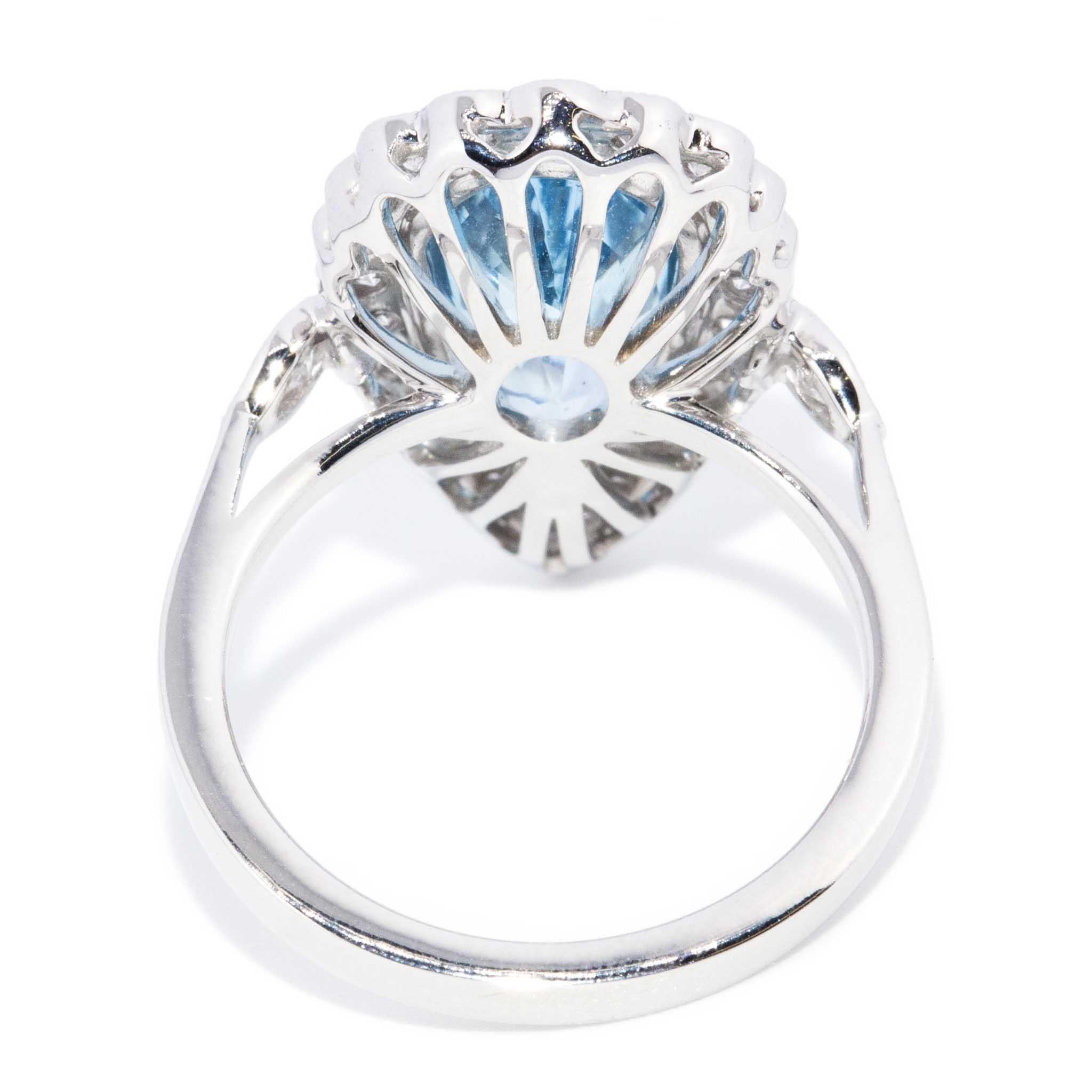 Contemporary 3.1 Carat Pear Cut Aquamarine & Diamond Halo Ring 18 Carat Gold For Sale 7