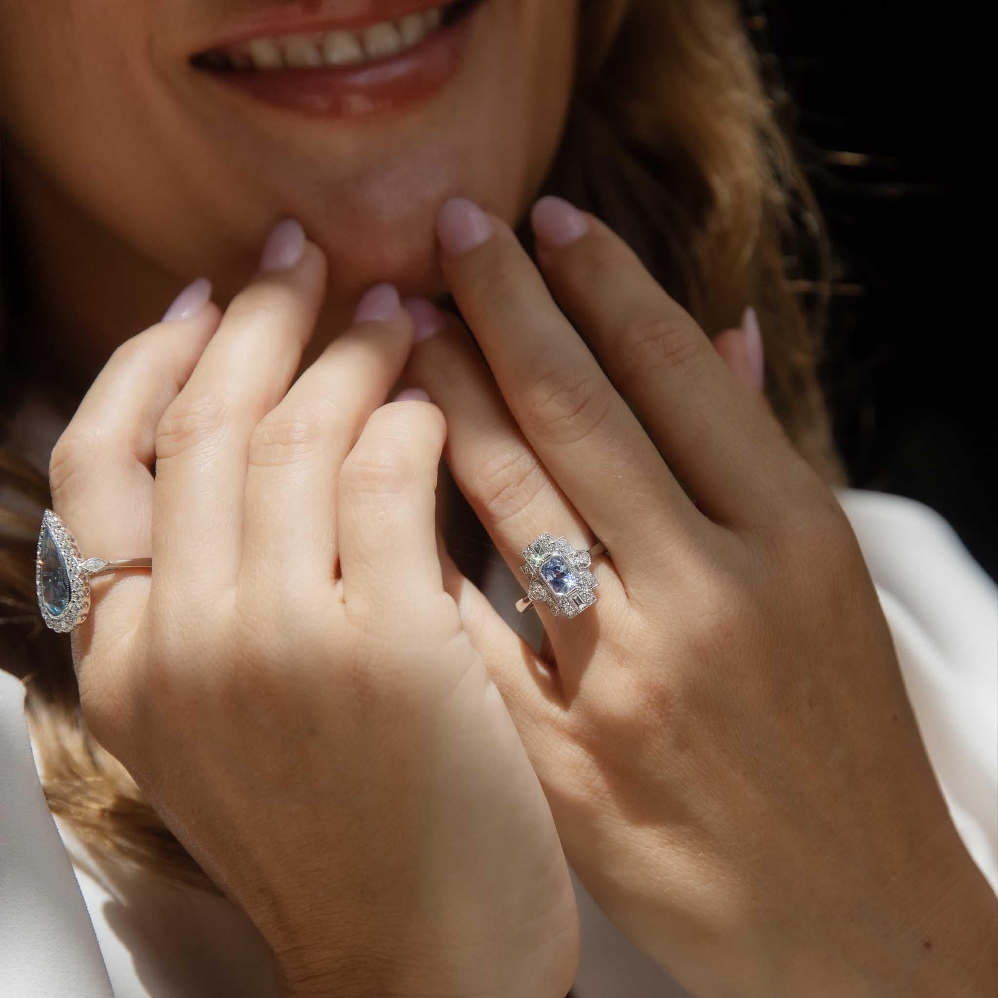Contemporary 3.1 Carat Pear Cut Aquamarine & Diamond Halo Ring 18 Carat Gold For Sale 8